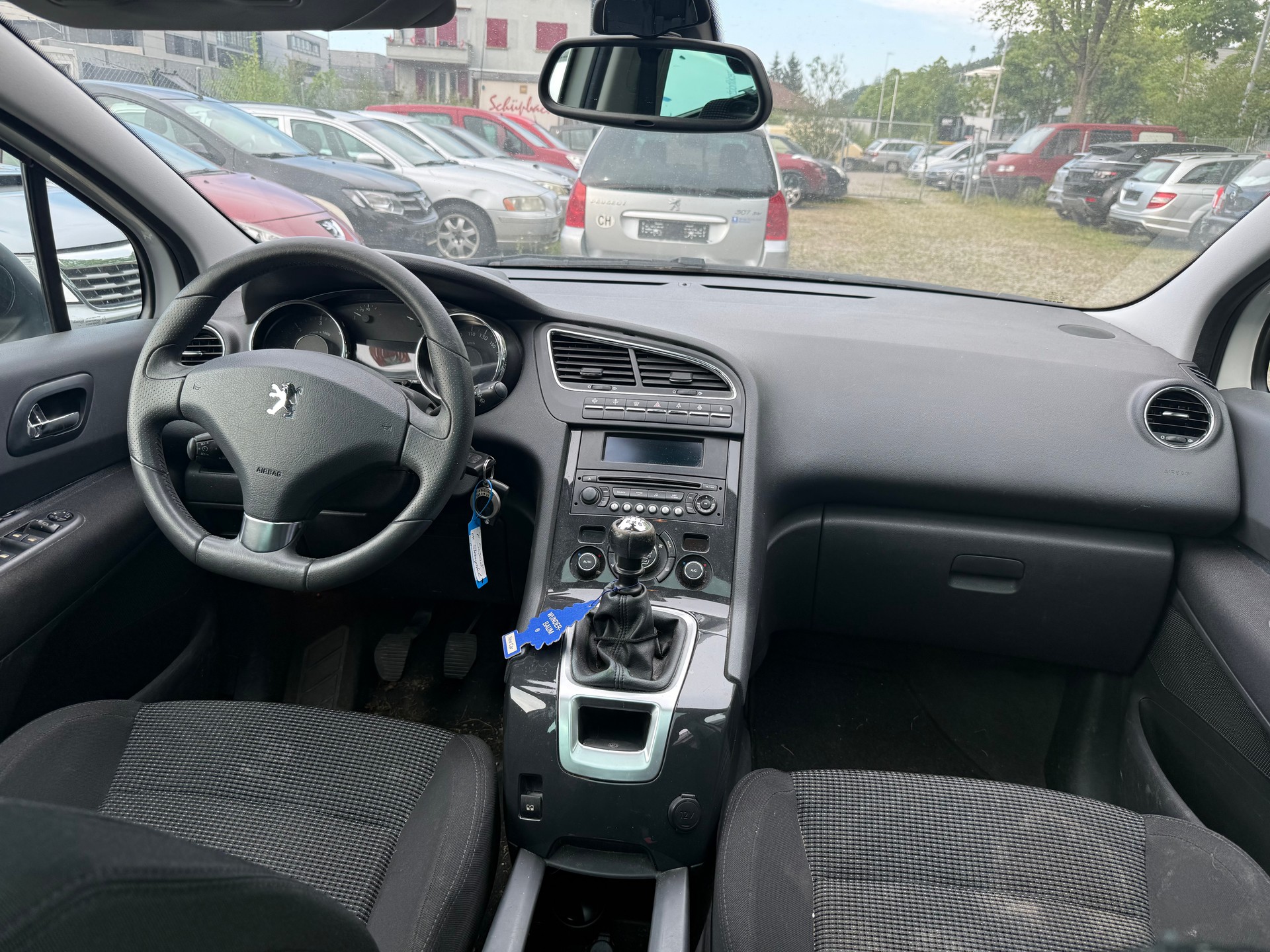 PEUGEOT 5008 2.0 HDI Sport-image-14