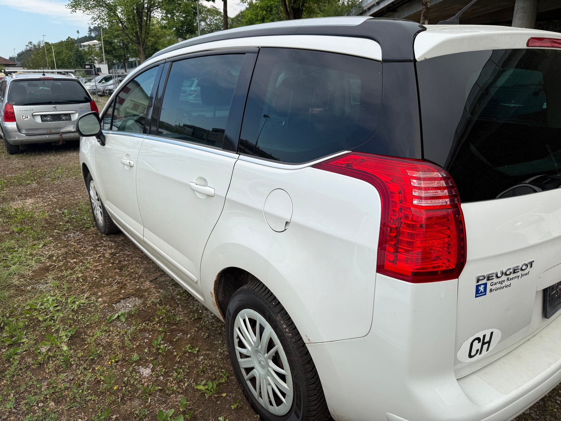 PEUGEOT 5008 2.0 HDI Sport-image-5