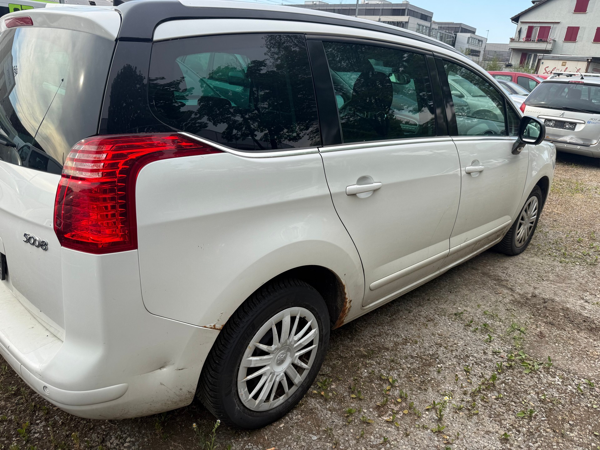 PEUGEOT 5008 2.0 HDI Sport-image-3
