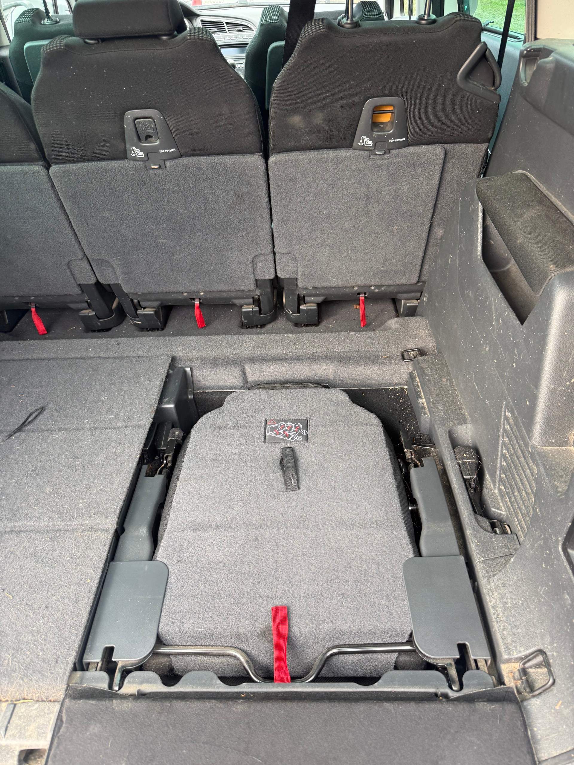 PEUGEOT 5008 2.0 HDI Sport-image-10