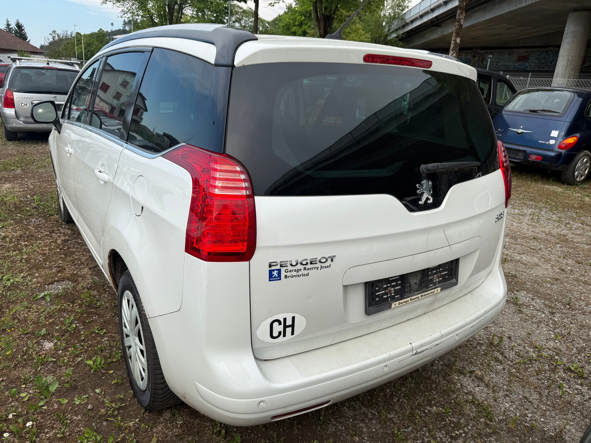 PEUGEOT 5008 2.0 HDI Sport-image-6