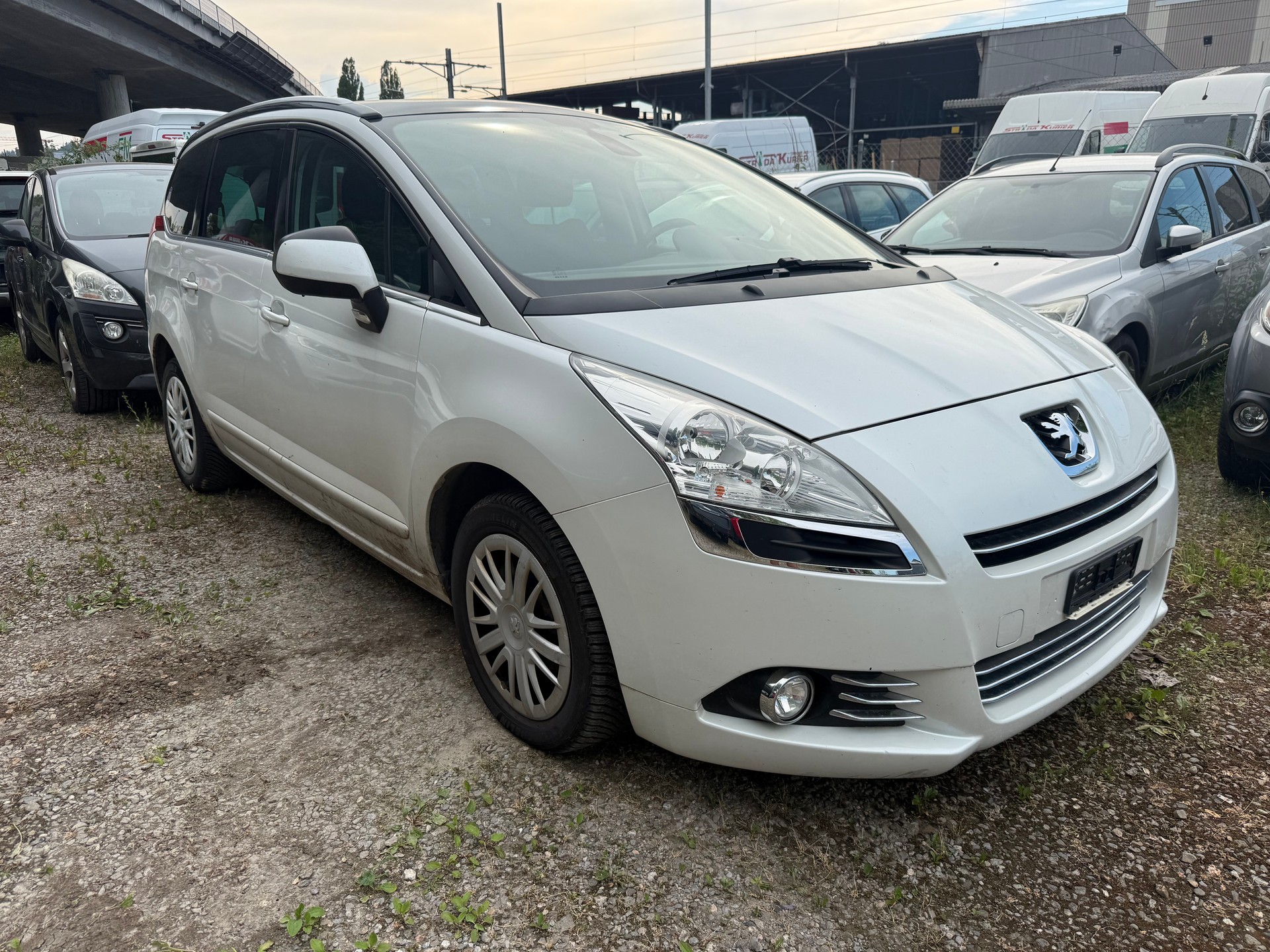 PEUGEOT 5008 2.0 HDI Sport-image-1