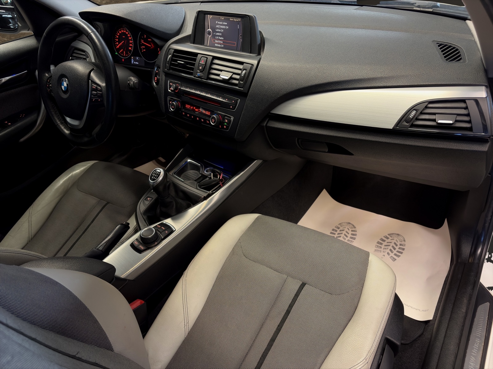 BMW 116i Sport Line Steptronic-image-8