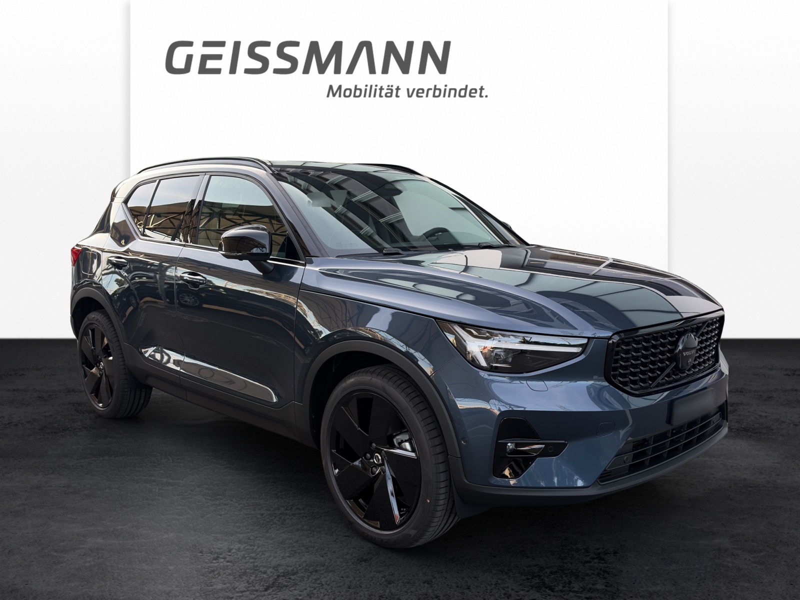 VOLVO XC40 2.0 B4 MH Black Edition-showroom-element-1