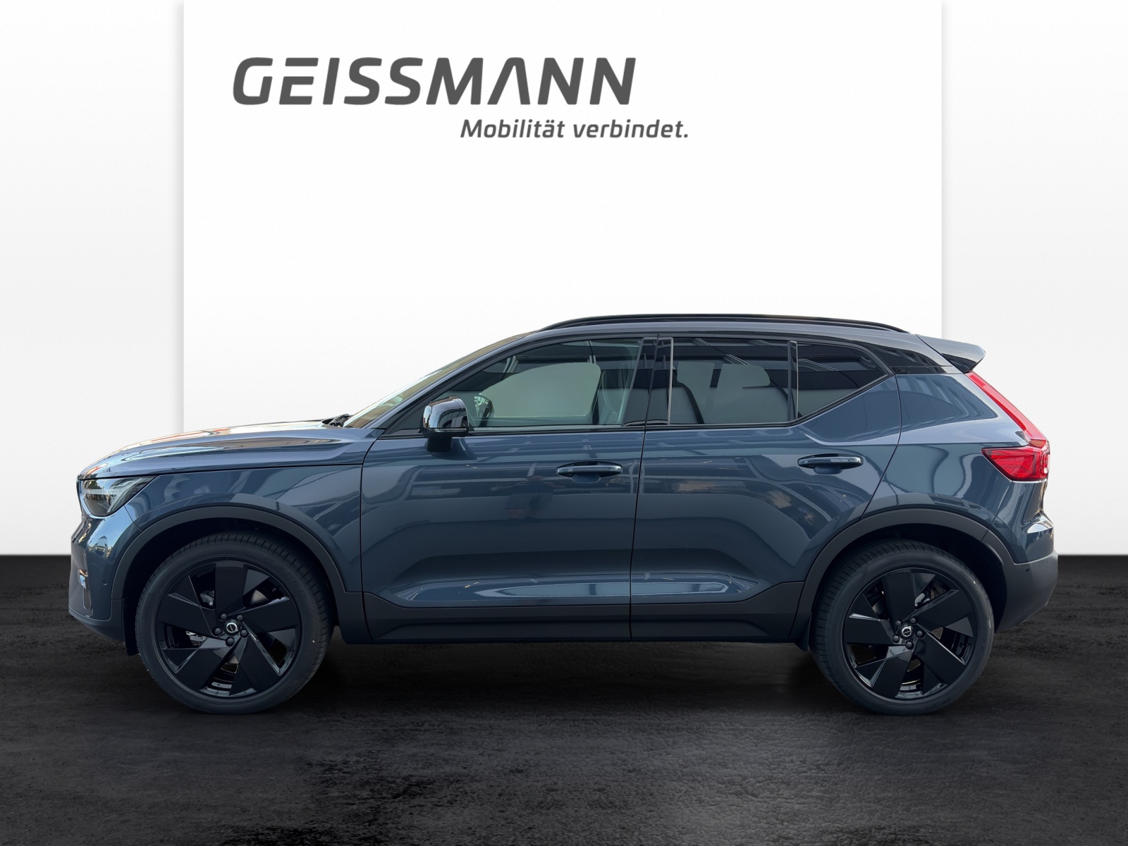 VOLVO XC40 2.0 B4 MH Black Edition-showroom-element-2