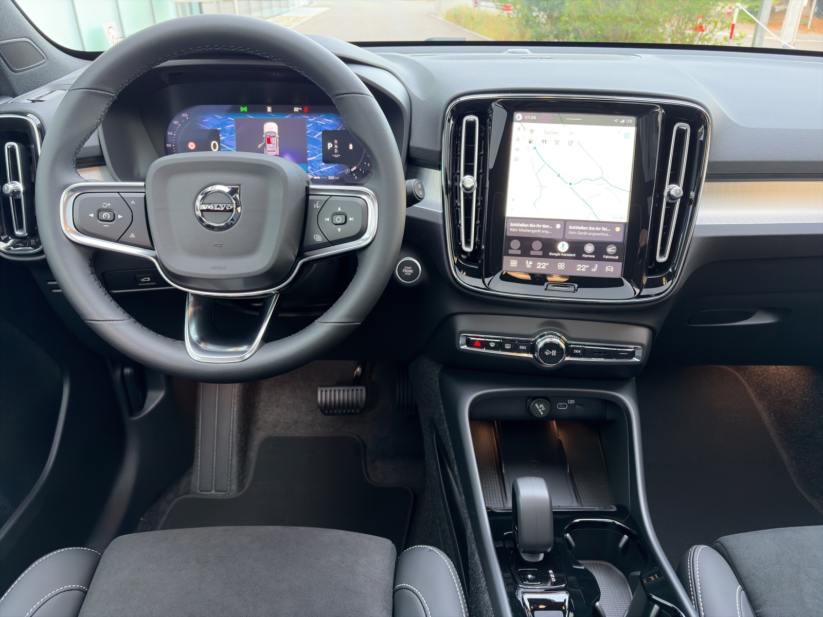 VOLVO XC40 2.0 B4 MH Black Edition-image-11