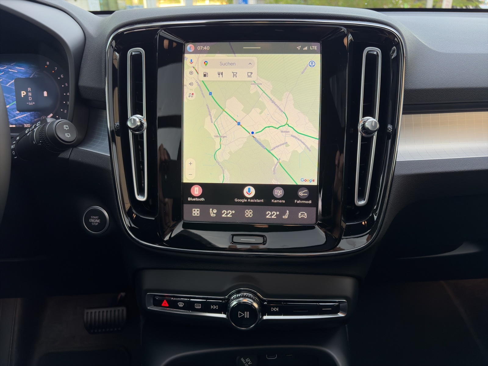 VOLVO XC40 2.0 B4 MH Black Edition-image-13