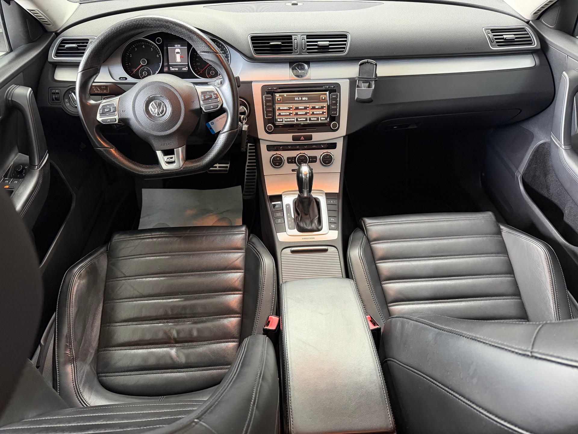 VW Passat Variant 3.6 FSI R-Line 4Motion DSG-image-3