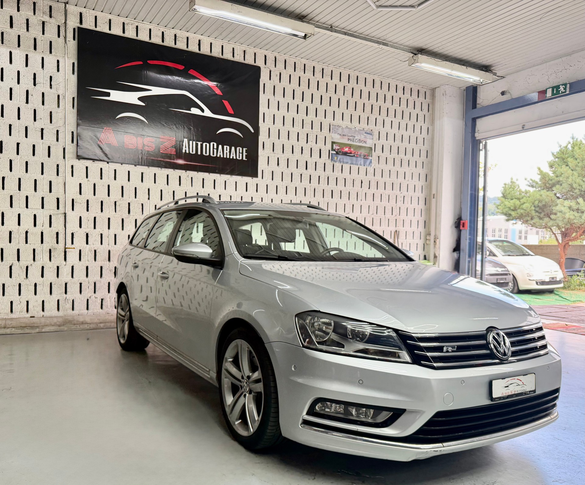VW Passat Variant 3.6 FSI R-Line 4Motion DSG-image-2