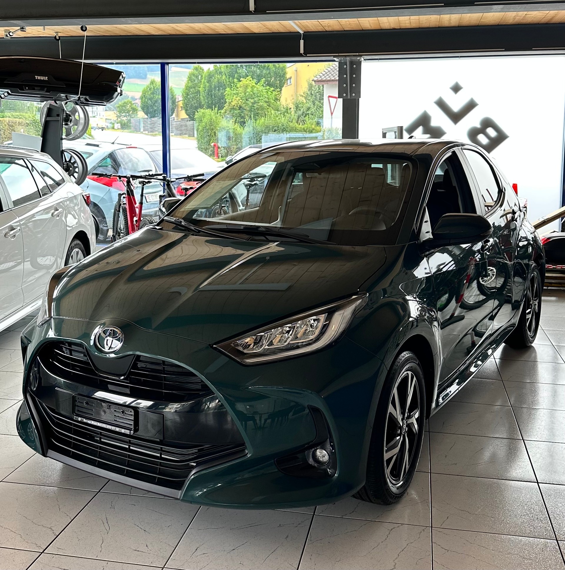 TOYOTA Yaris 1.5 Trend e-CVT-showroom-element-1