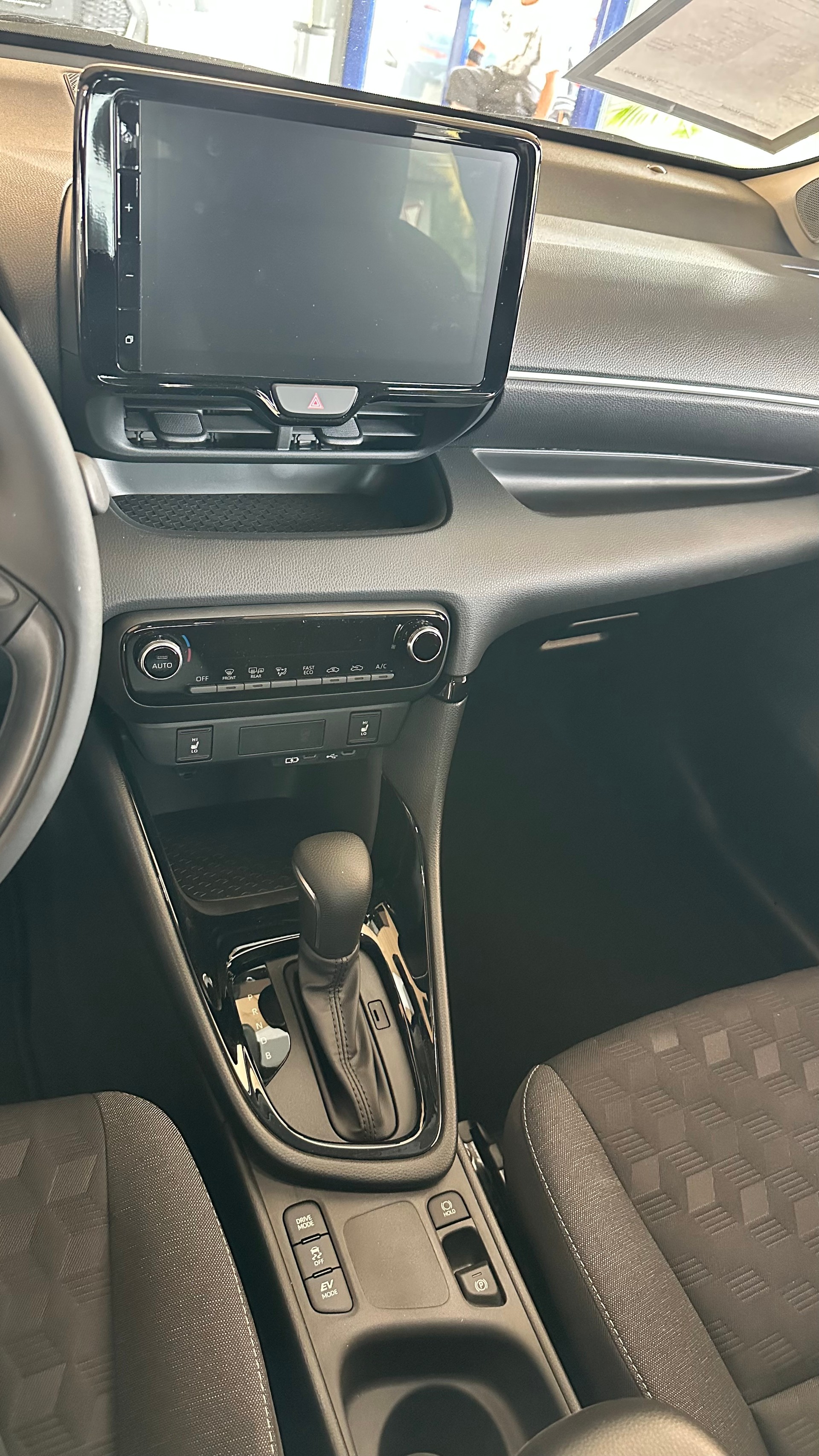 TOYOTA Yaris 1.5 Trend e-CVT-image-7