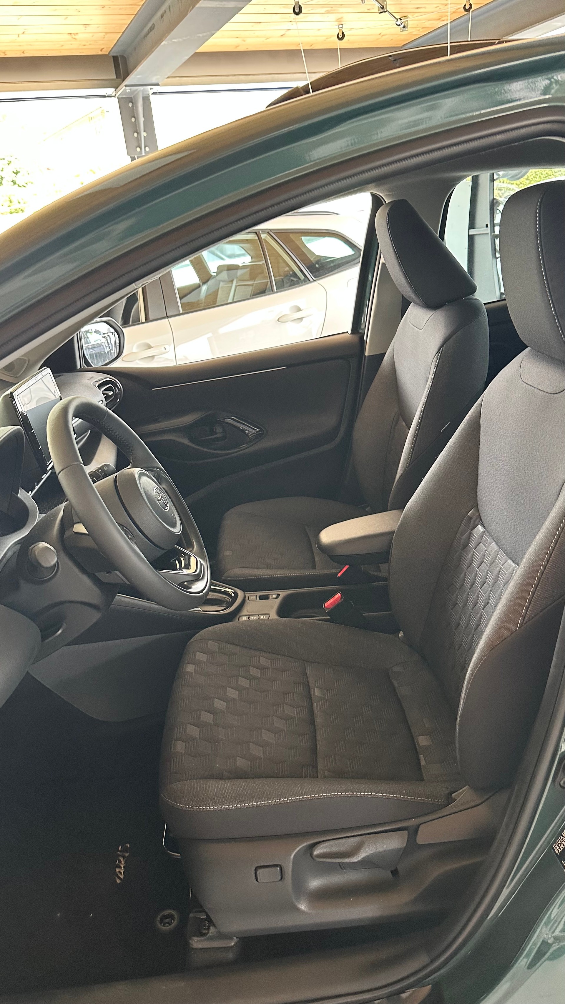 TOYOTA Yaris 1.5 Trend e-CVT-image-4
