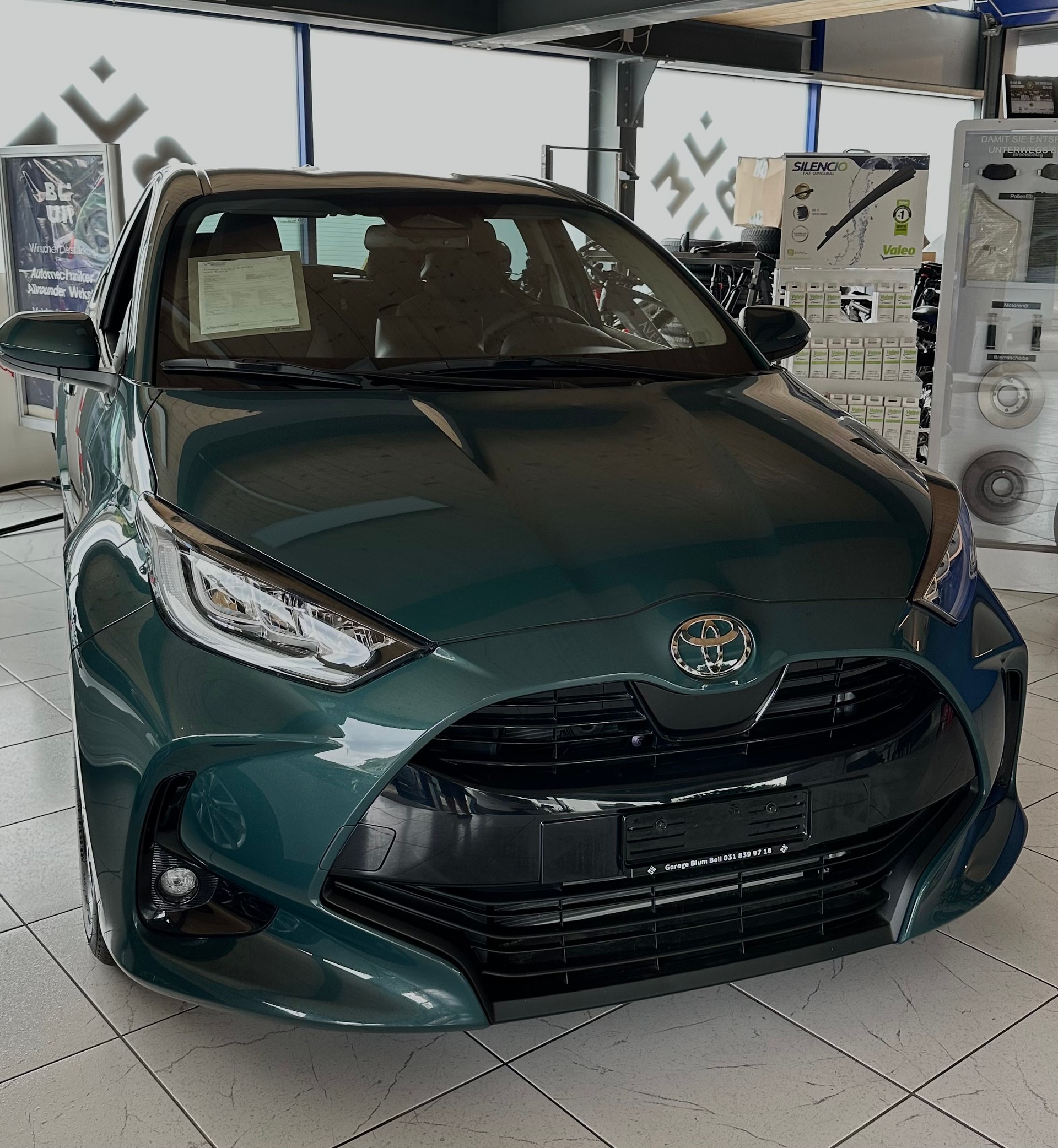 TOYOTA Yaris 1.5 Trend e-CVT-showroom-element-2