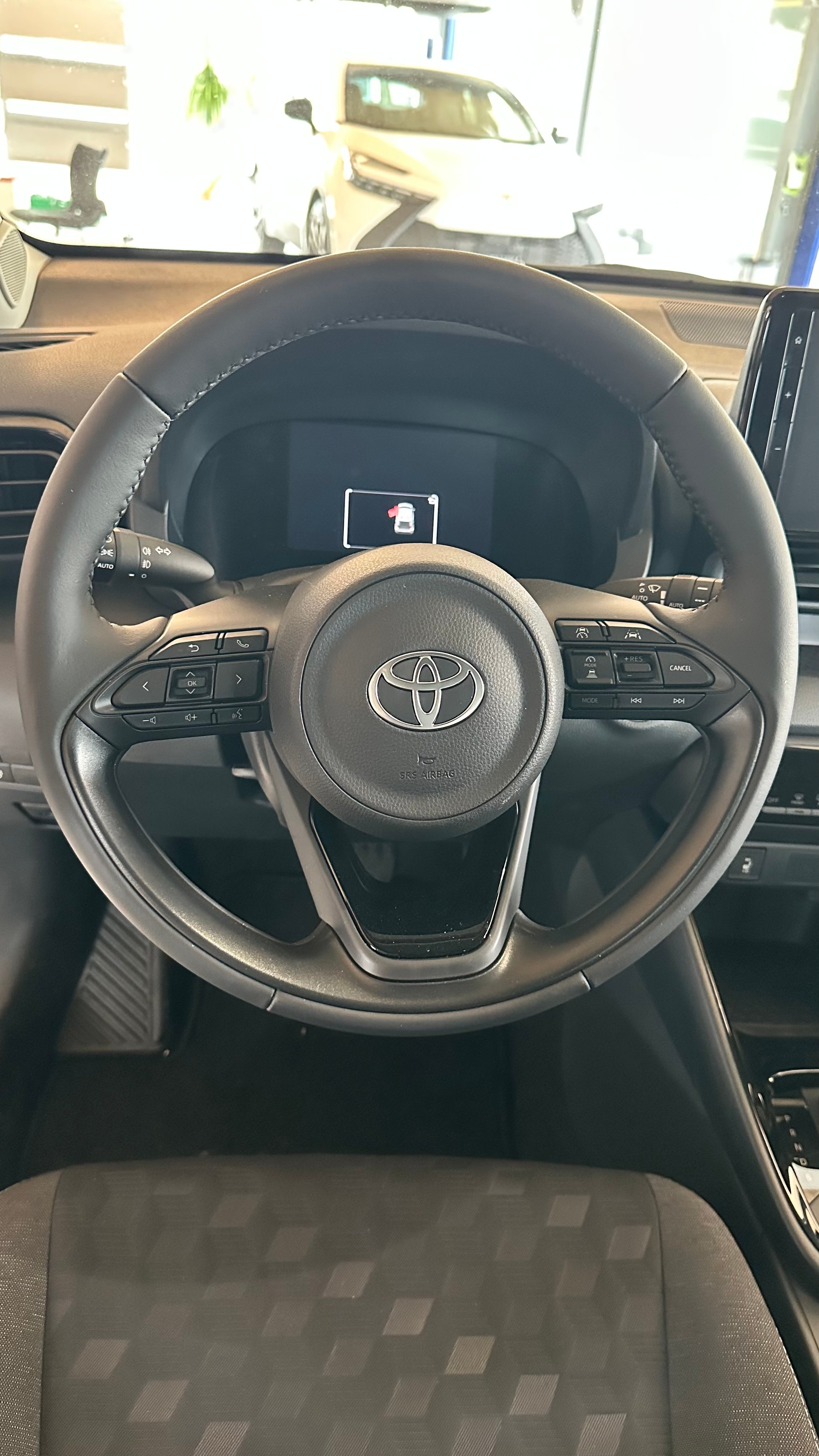 TOYOTA Yaris 1.5 Trend e-CVT-image-5