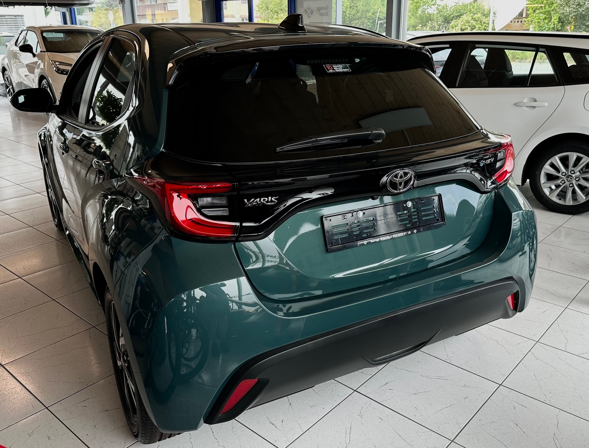 TOYOTA Yaris 1.5 Trend e-CVT-showroom-element-3