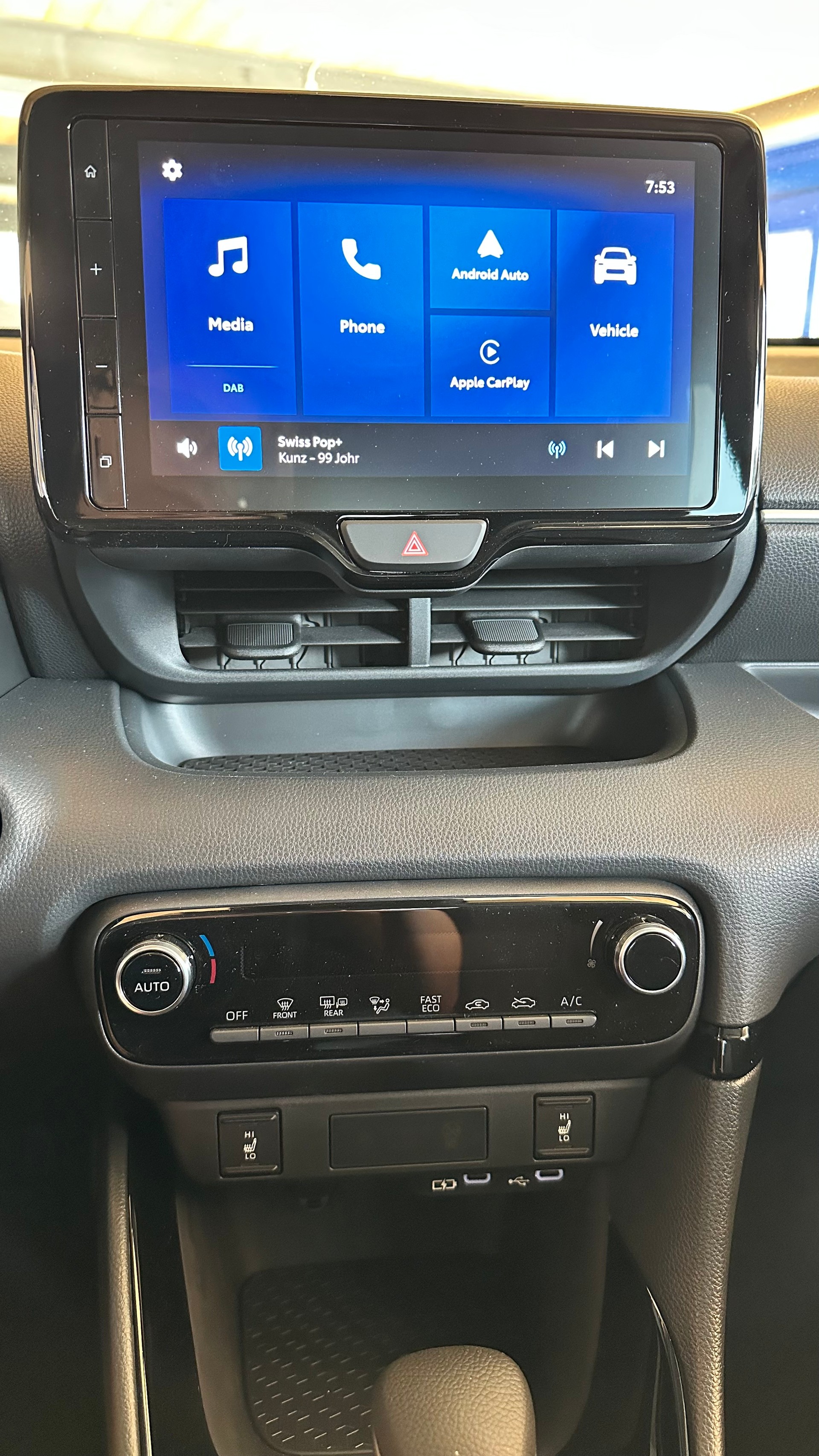 TOYOTA Yaris 1.5 Trend e-CVT-image-9