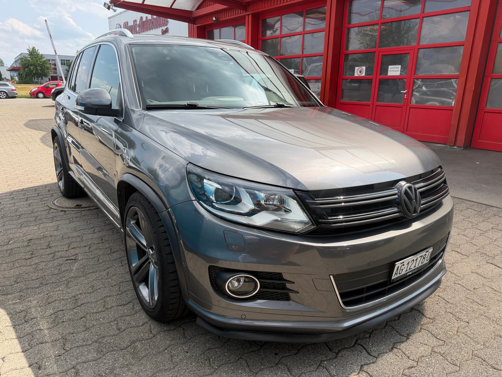 VW Tiguan 2.0 TSI Sport&Style 4Motion-showroom-element-1