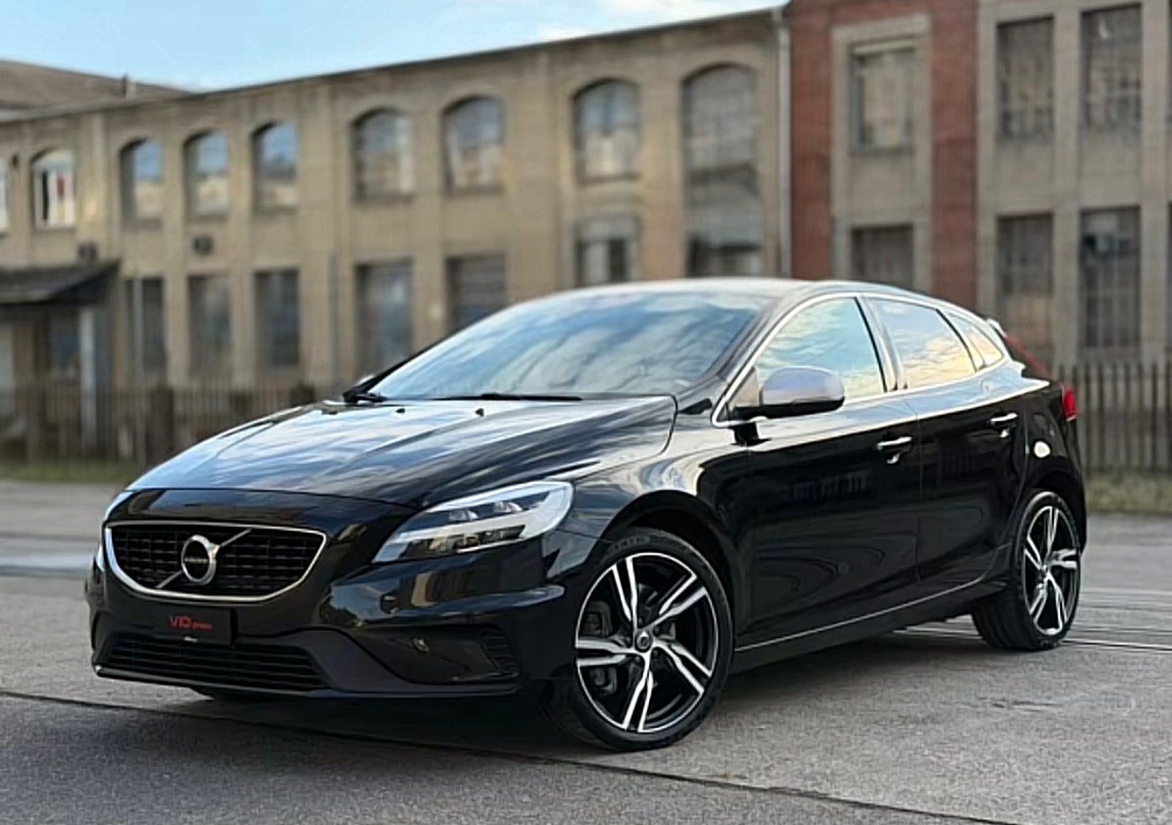 VOLVO V40 D2 Momentum R-Design Geartronic