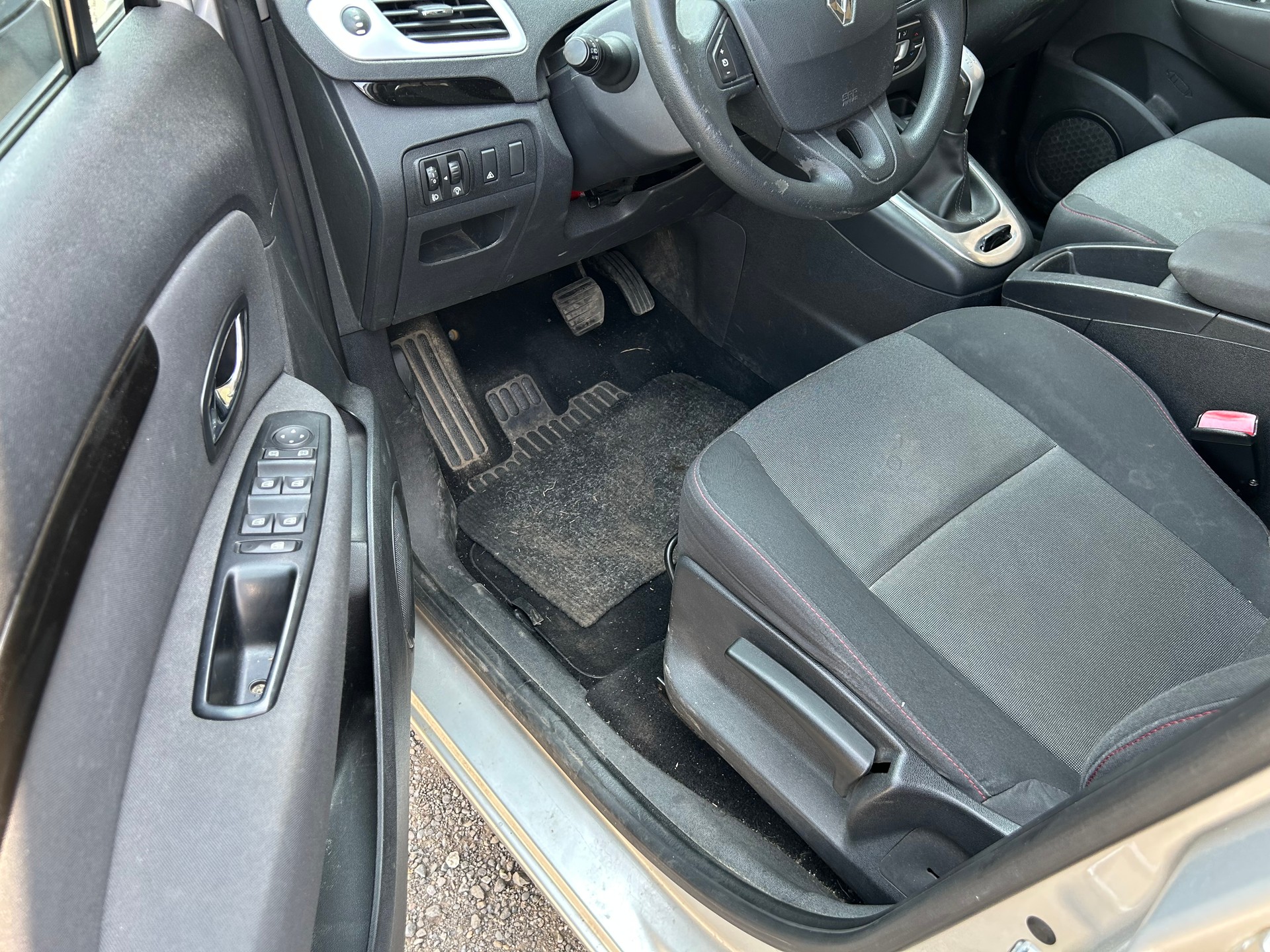RENAULT Scénic 1.5 dCi Expression EDC-image-10