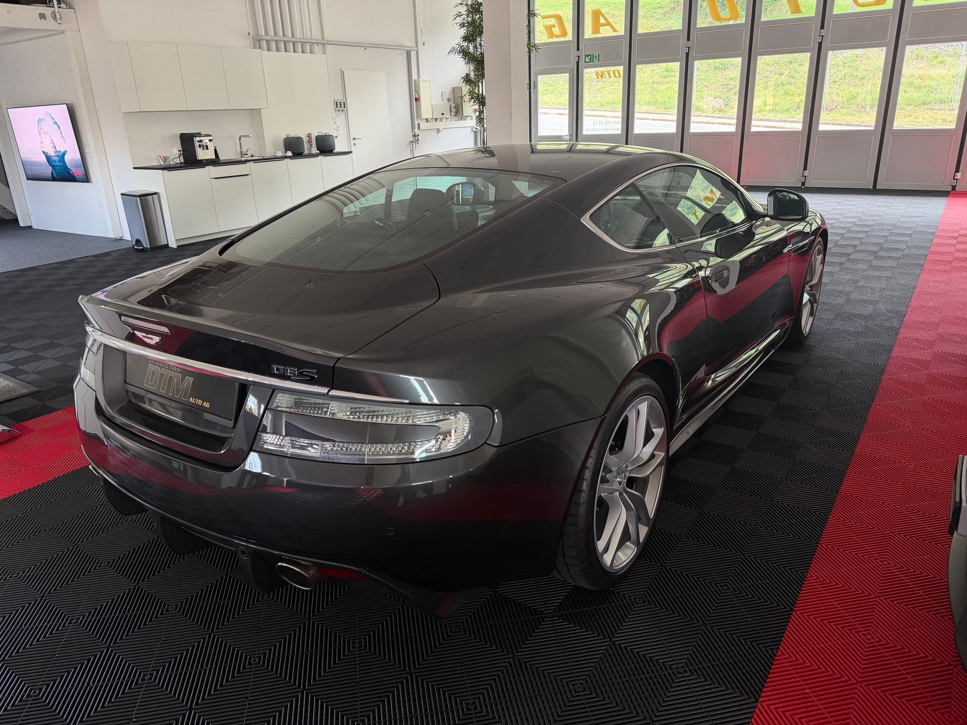 ASTON MARTIN DBS Coupé-image-6