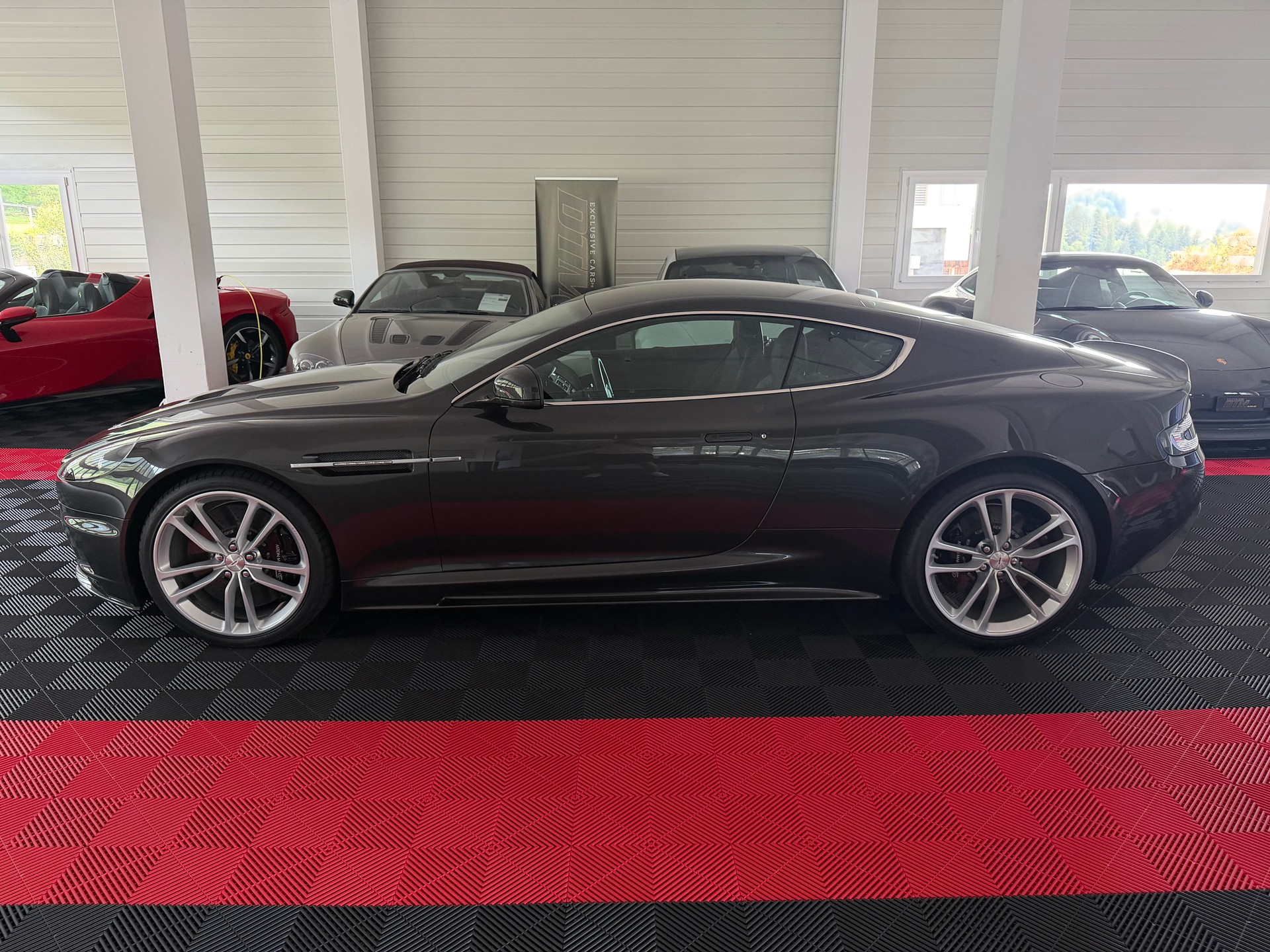 ASTON MARTIN DBS Coupé-showroom-element-2