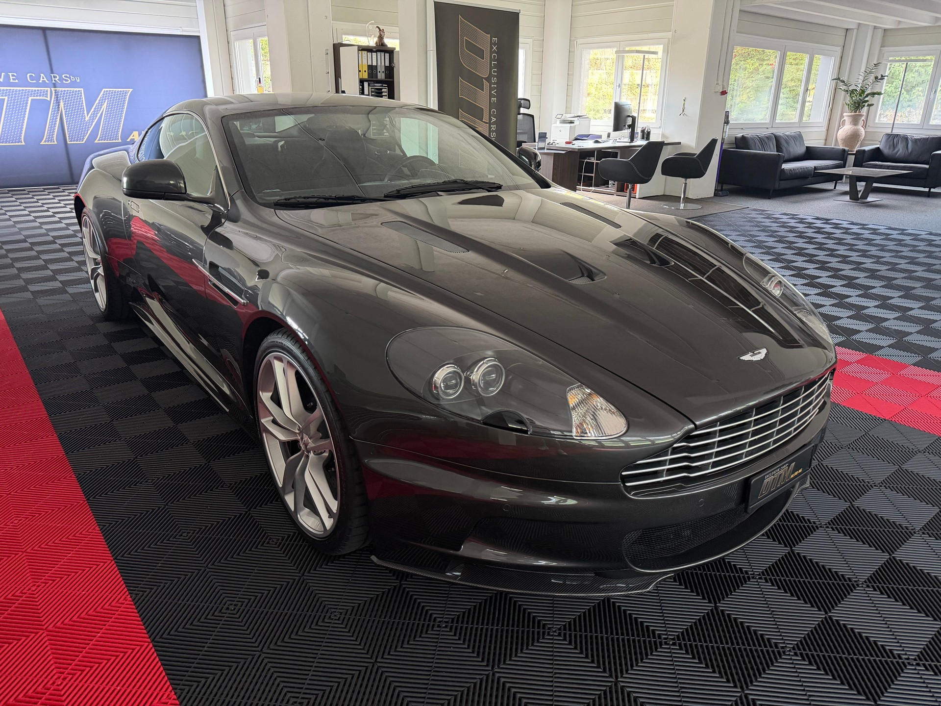 ASTON MARTIN DBS Coupé-image-8