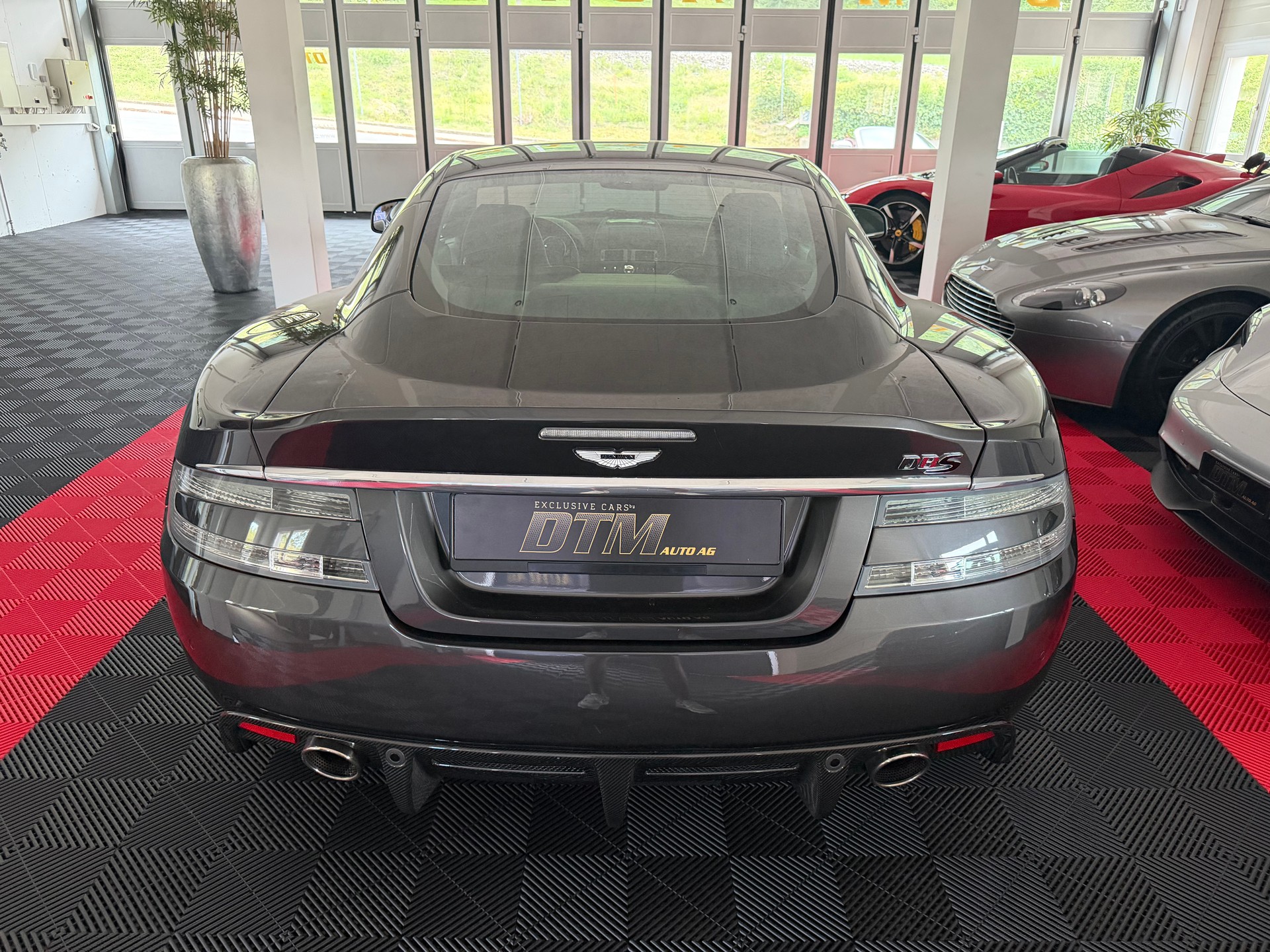 ASTON MARTIN DBS Coupé-image-5