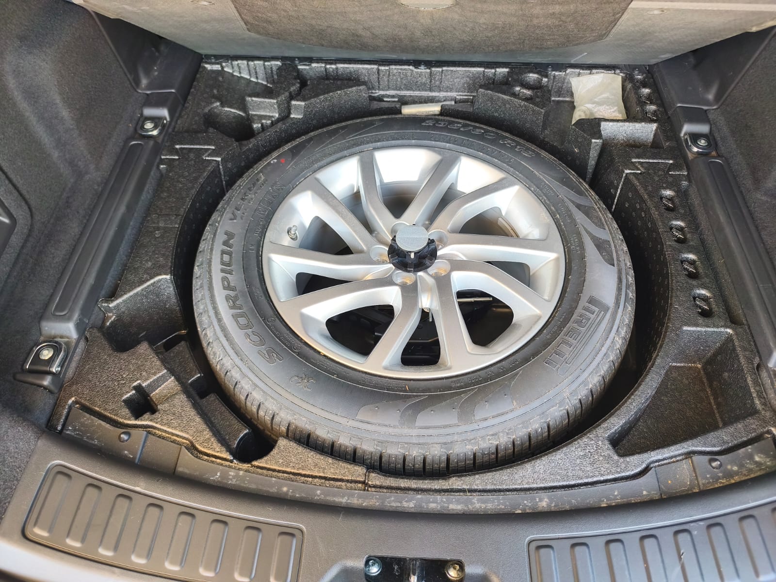 LAND ROVER Discovery Sport 2.0 TD4 HSE Luxury AT9-image-27