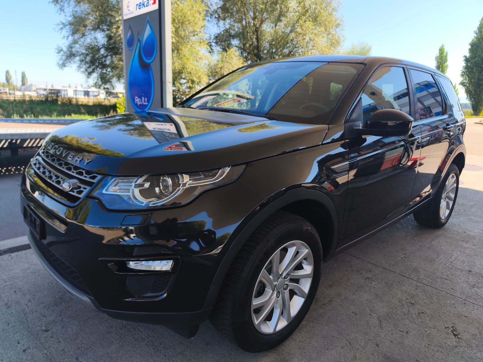 LAND ROVER Discovery Sport 2.0 TD4 HSE Luxury AT9-showroom-element-1