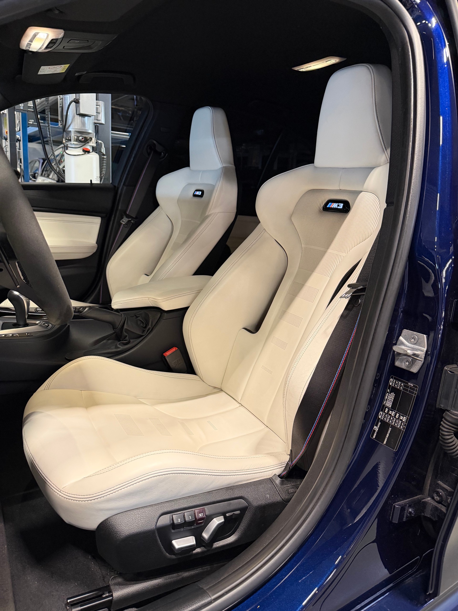 BMW M3 Competition Drivelogic *Tanzanite-Grail*-image-10