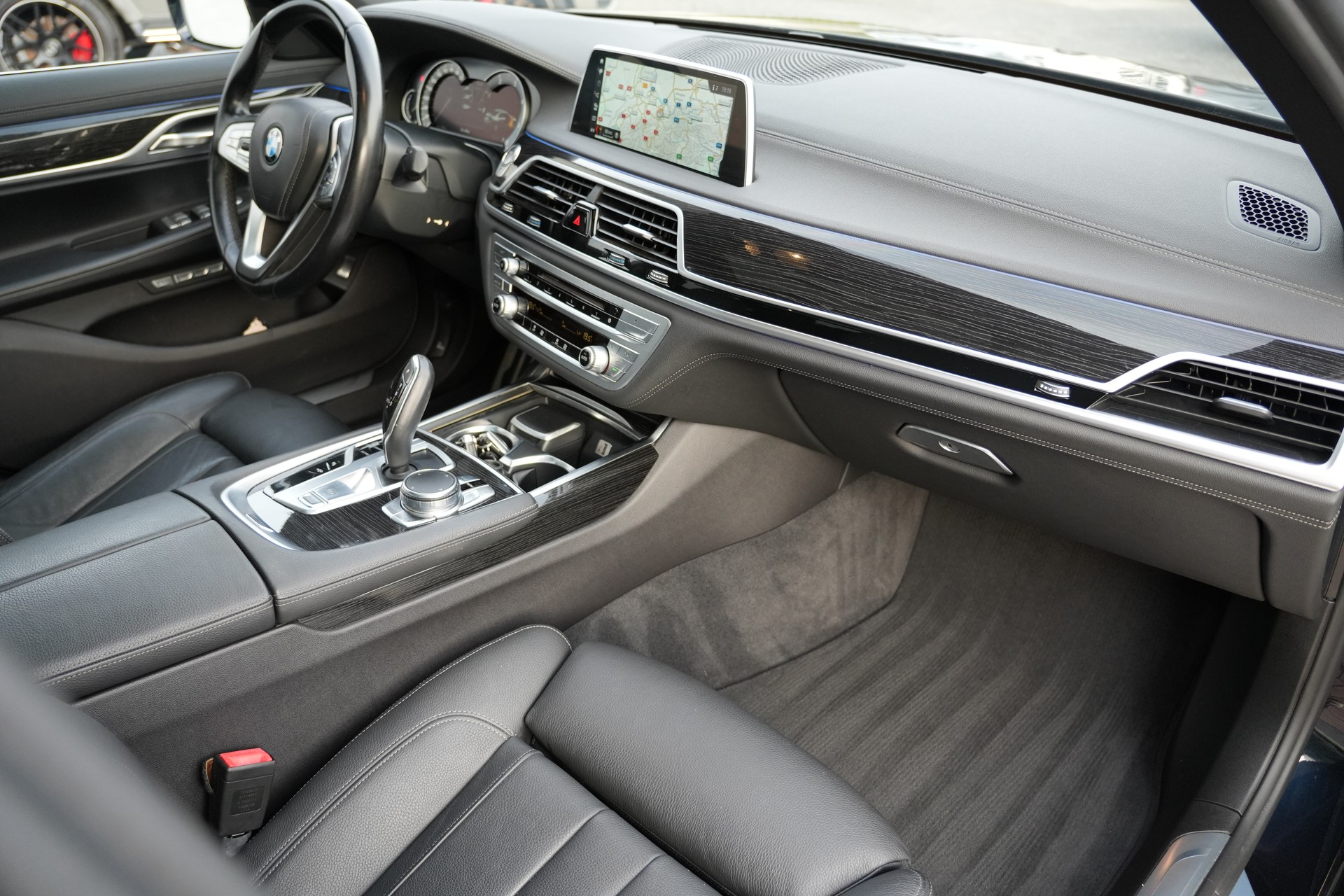 BMW 730d xDrive Steptronic M Sport-image-12