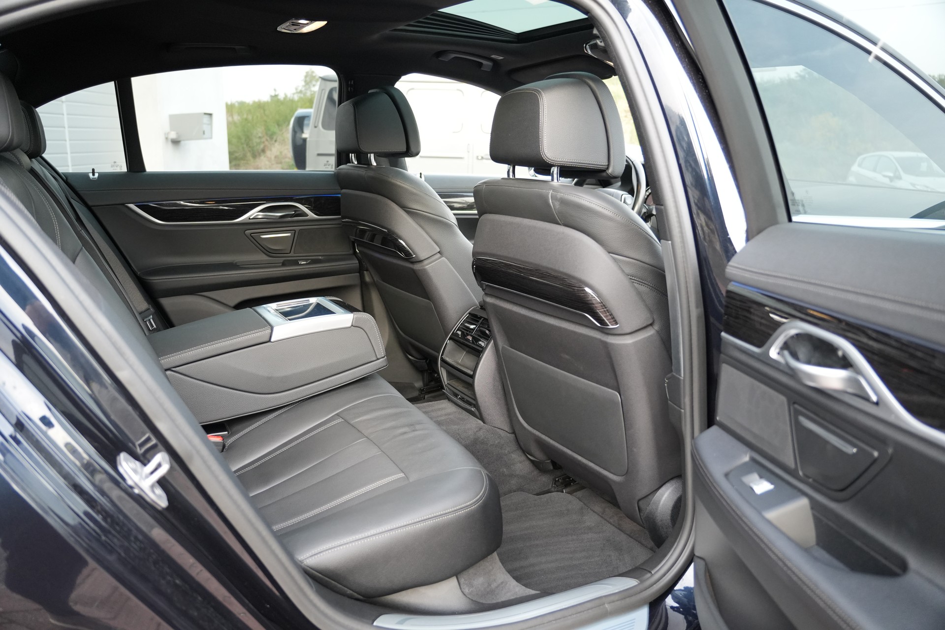 BMW 730d xDrive Steptronic M Sport-image-15
