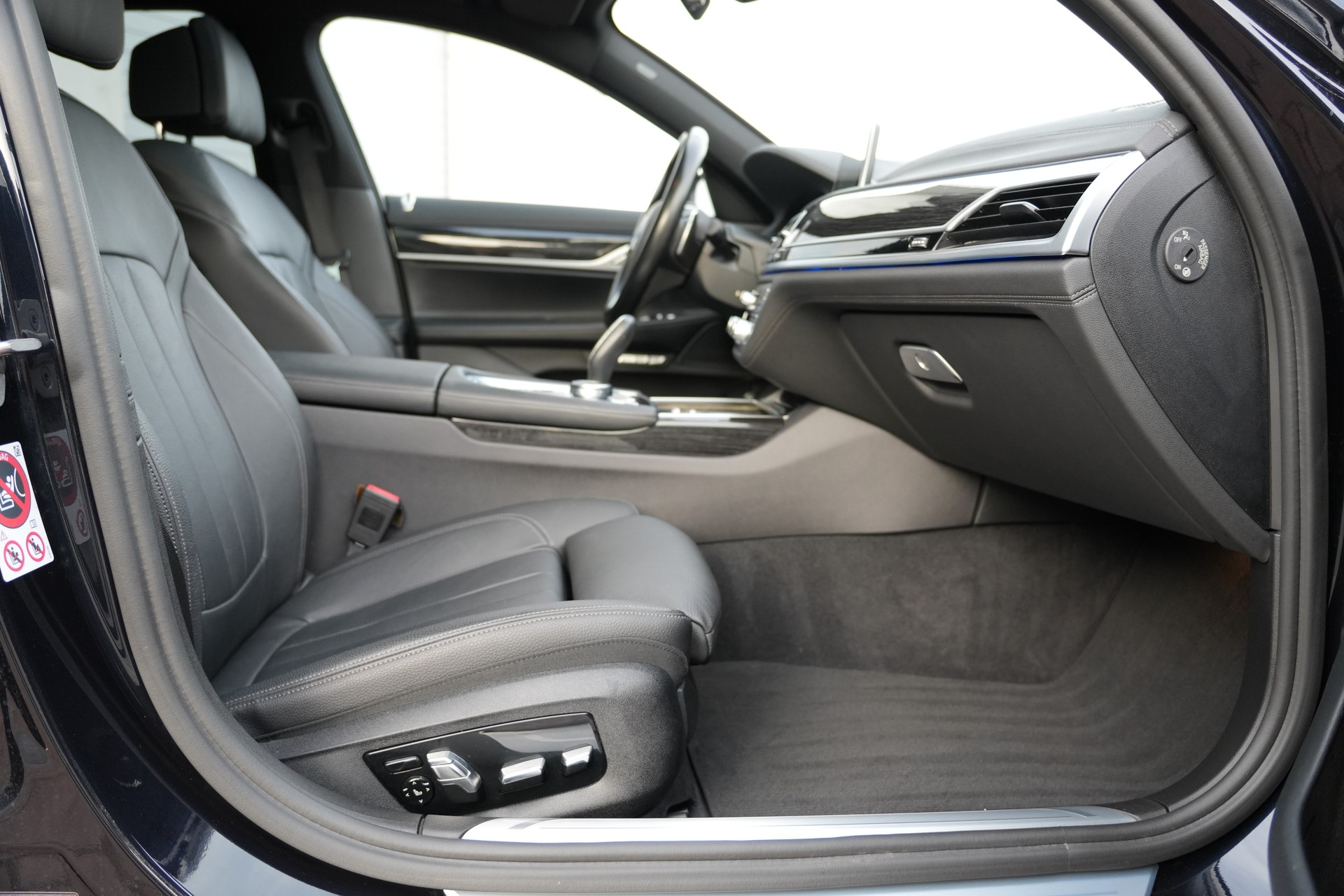 BMW 730d xDrive Steptronic M Sport-image-13
