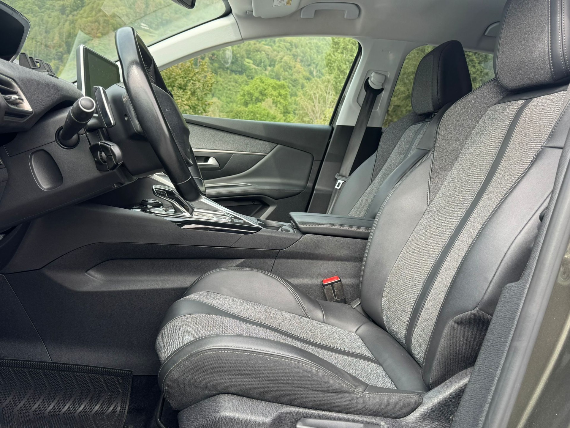 PEUGEOT 3008 1.5 BlueHDi Allure EAT-image-12