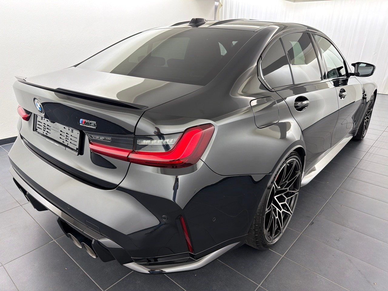 BMW M3 Competition M xDrive-showroom-element-2