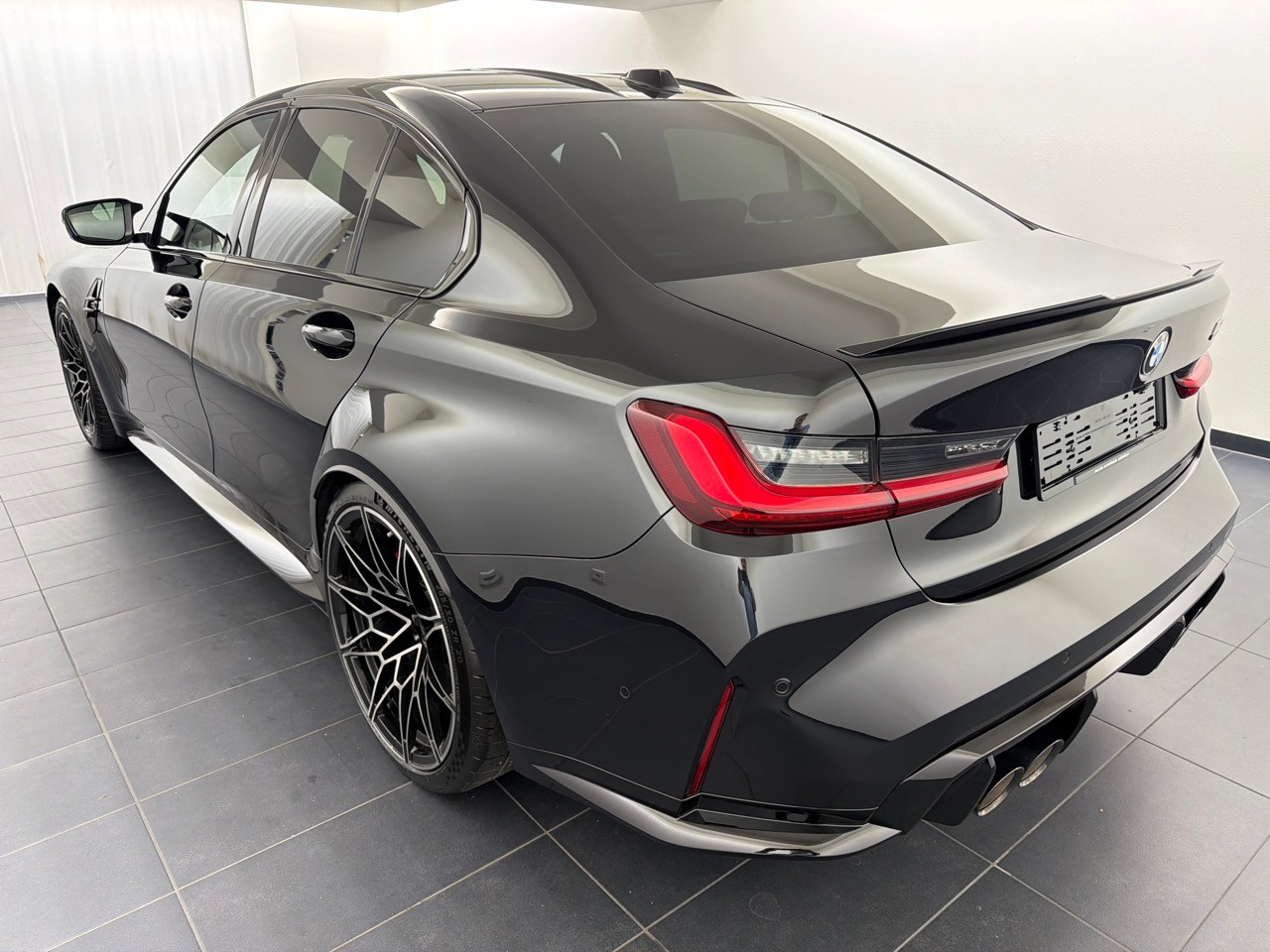 BMW M3 Competition M xDrive-showroom-element-1