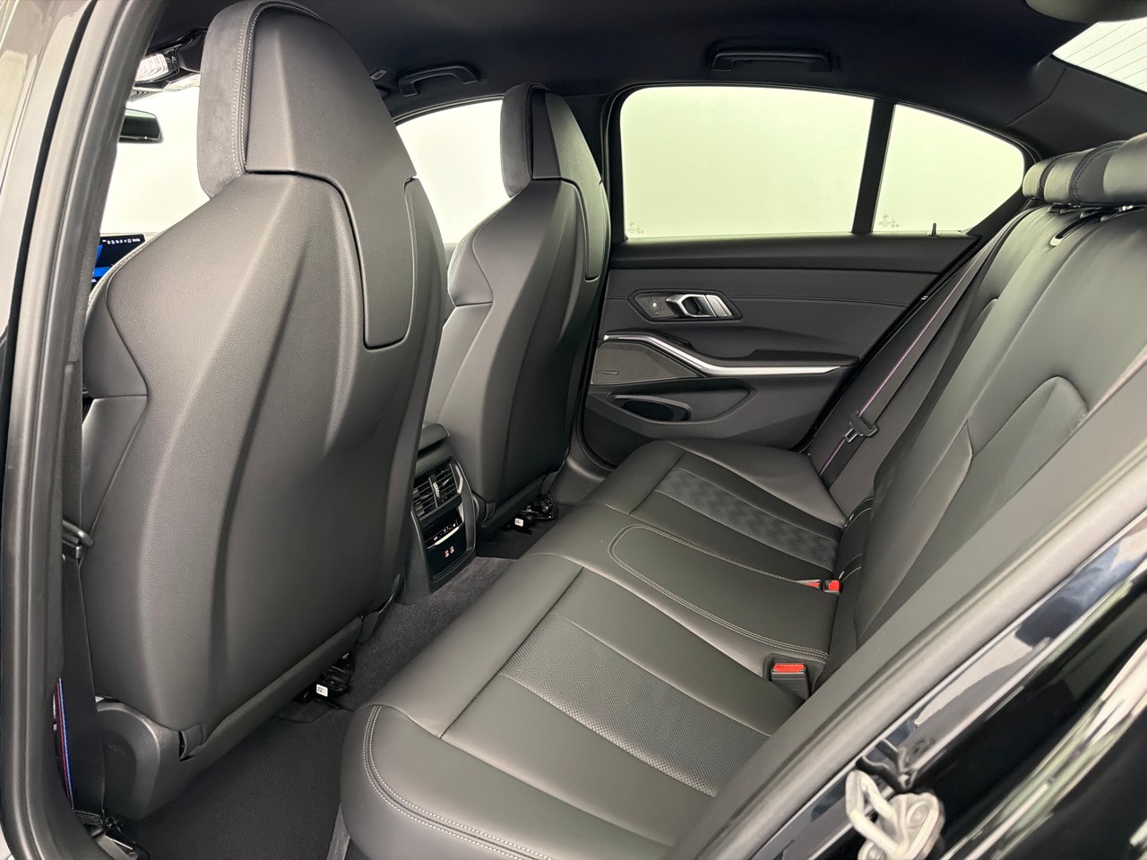 BMW M3 Competition M xDrive-image-4