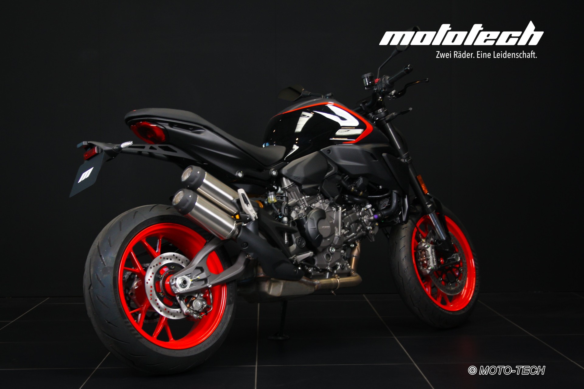 DUCATI Monster 890-image-2
