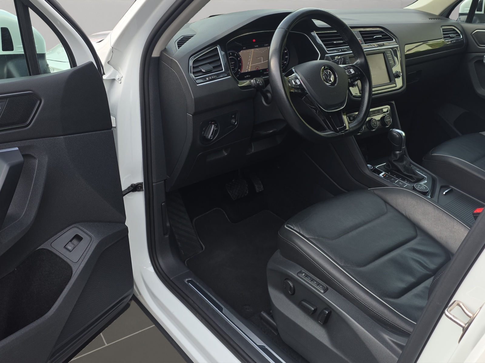 VW Tiguan 2.0TSI Highline 4Motion DSG-image-6