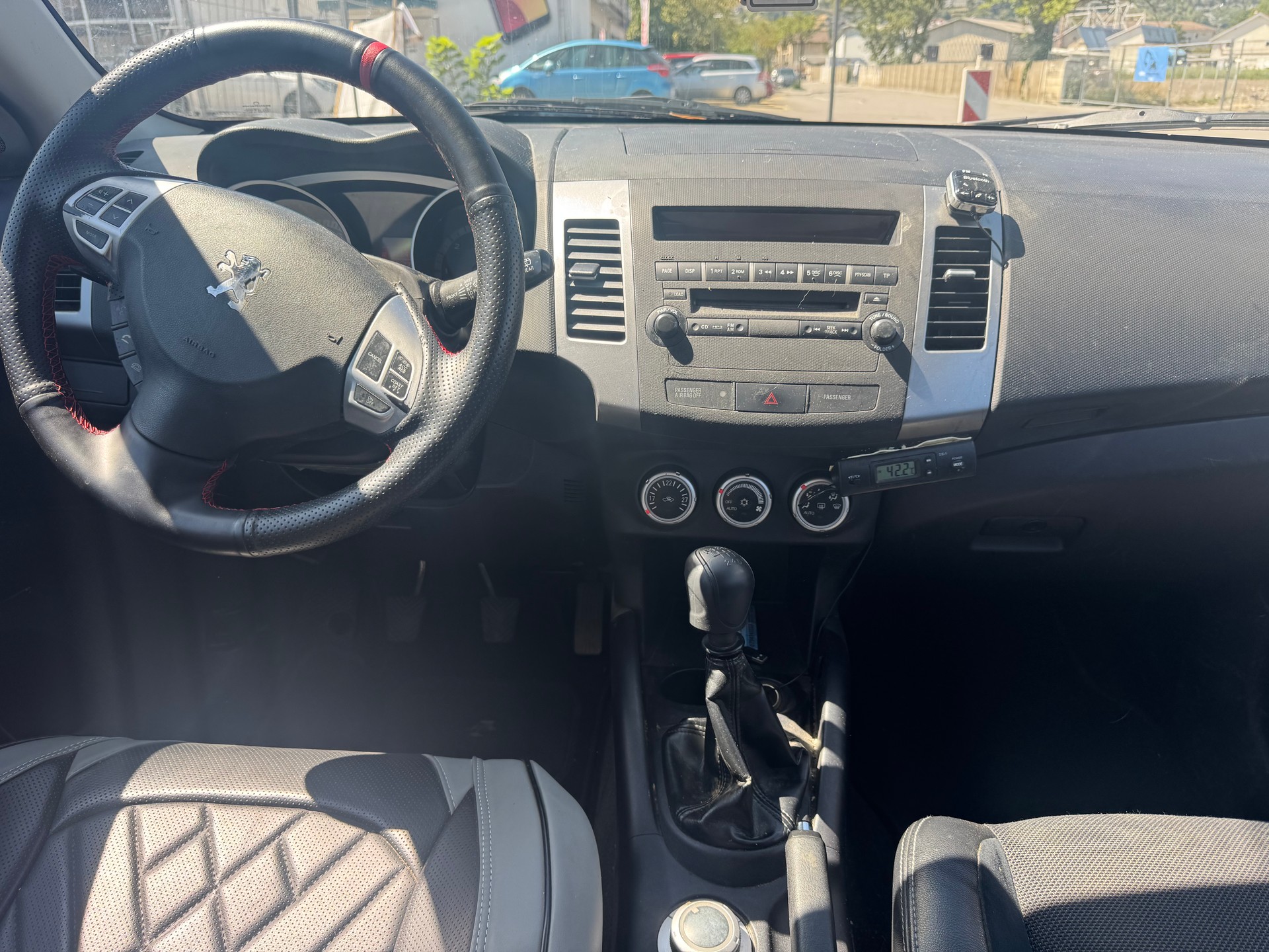 PEUGEOT 4007 2.2 HDi Platinum Edition-image-8