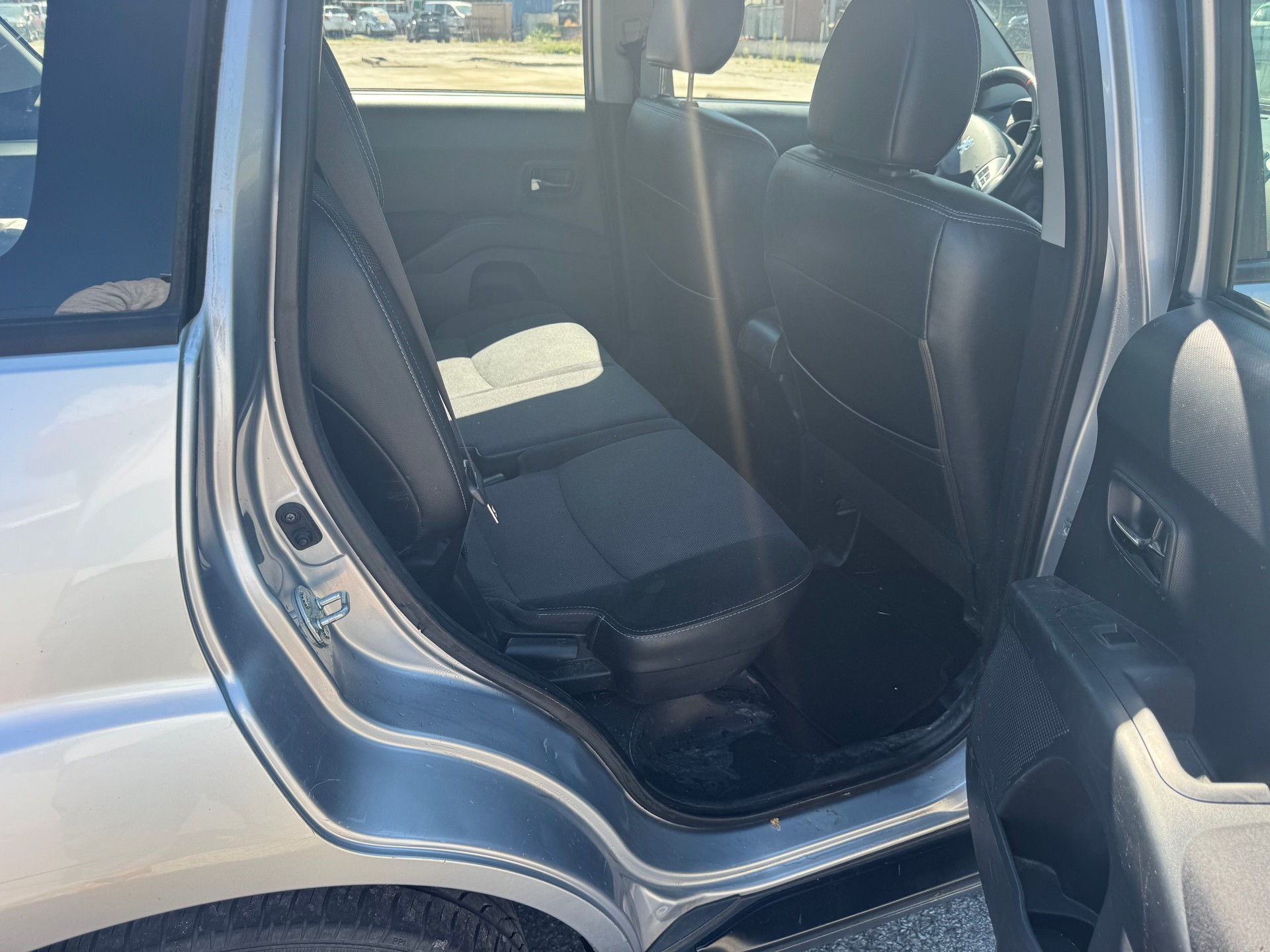 PEUGEOT 4007 2.2 HDi Platinum Edition-image-7