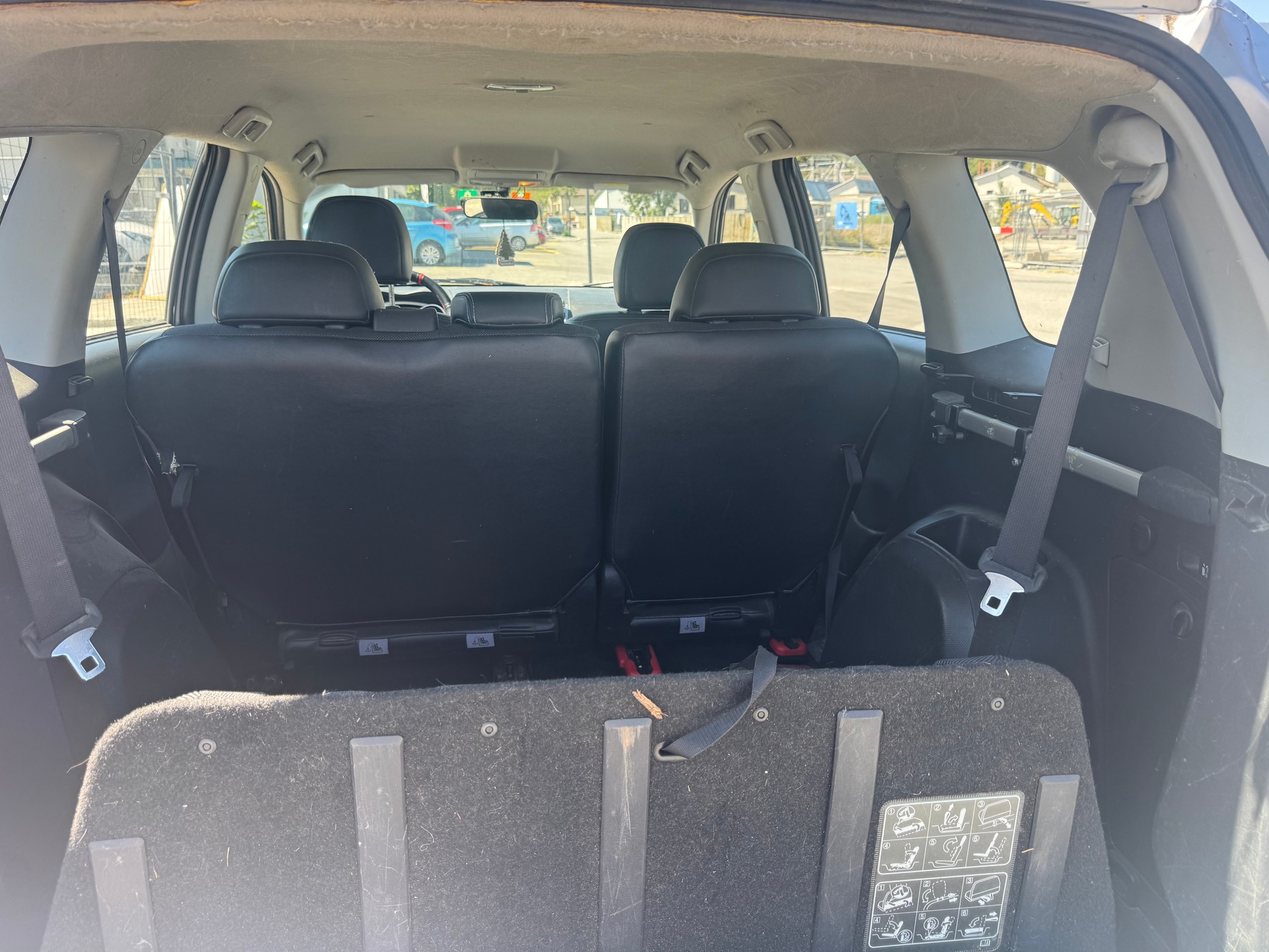 PEUGEOT 4007 2.2 HDi Platinum Edition-image-6