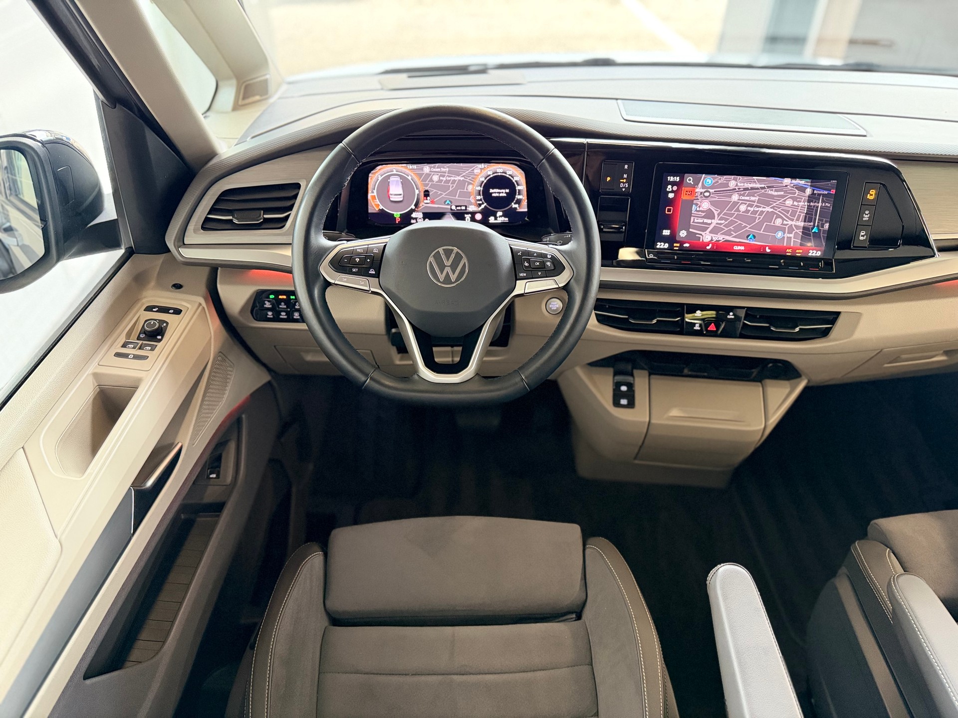 VW Multivan 2.0 TDI Life DSG Lang * BULLI EDITION * 7 SITZER LEDER / ALCANTARA * STANDHEIZUNG * HEAD UP *-image-22