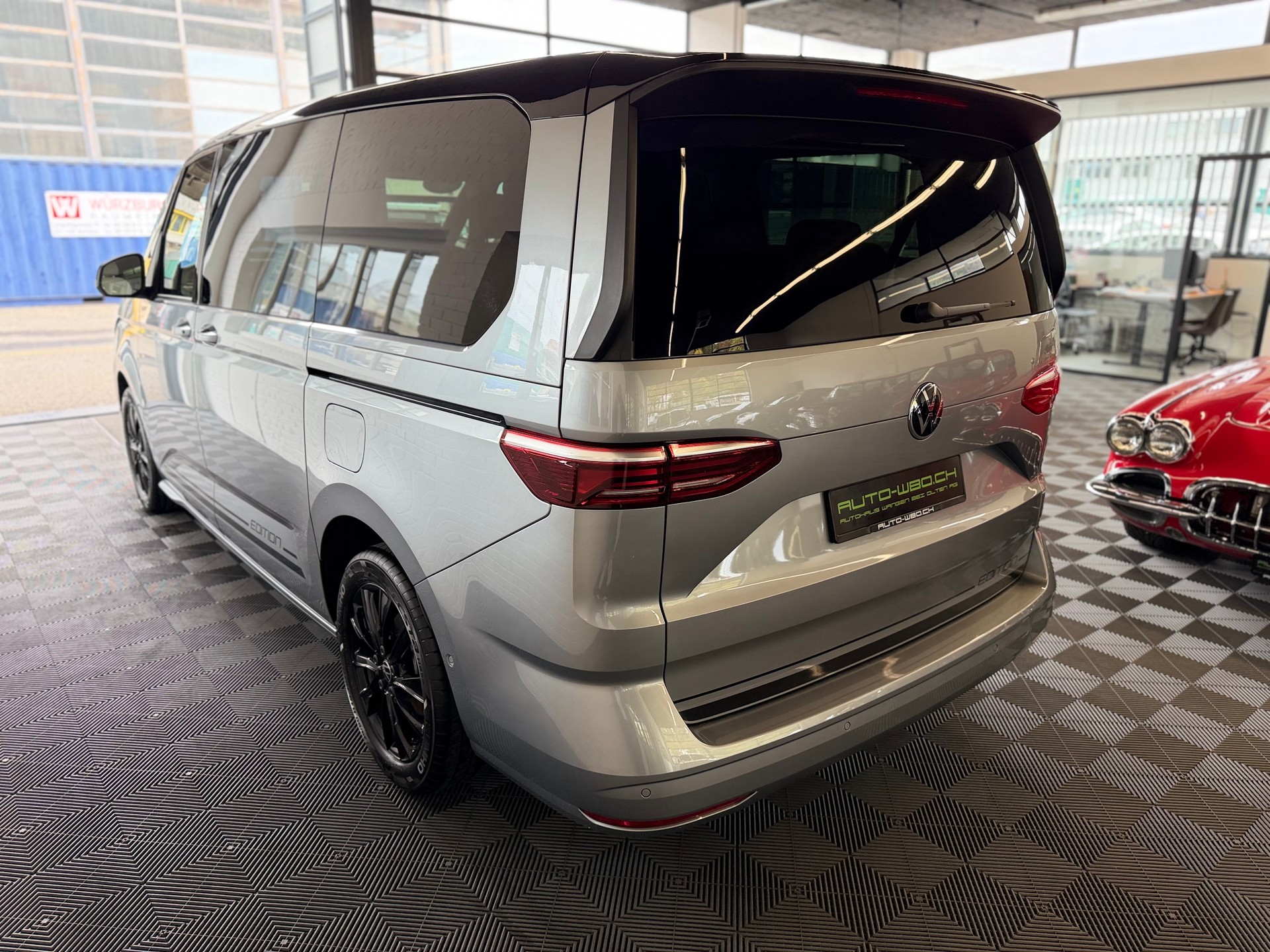 VW Multivan 2.0 TDI Life DSG Lang * BULLI EDITION * 7 SITZER LEDER / ALCANTARA * STANDHEIZUNG * HEAD UP *-image-5