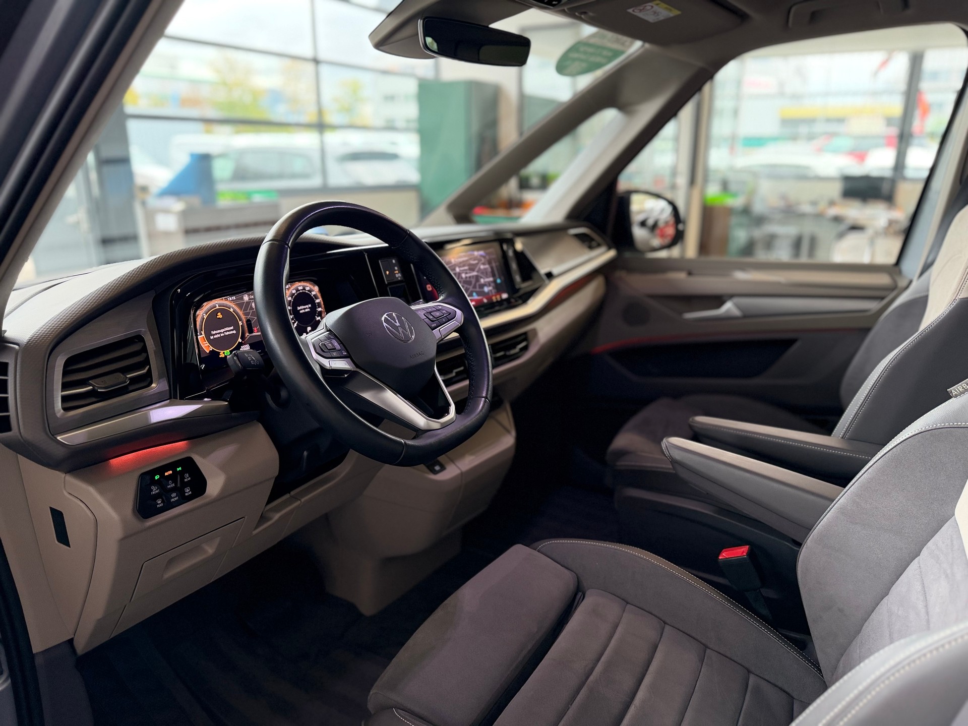 VW Multivan 2.0 TDI Life DSG Lang * BULLI EDITION * 7 SITZER LEDER / ALCANTARA * STANDHEIZUNG * HEAD UP *-image-20