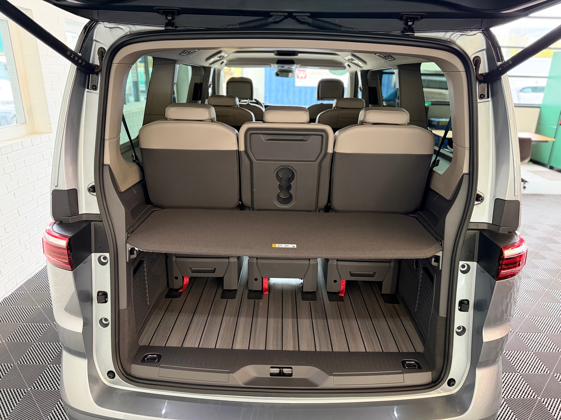 VW Multivan 2.0 TDI Life DSG Lang * BULLI EDITION * 7 SITZER LEDER / ALCANTARA * STANDHEIZUNG * HEAD UP *-image-15
