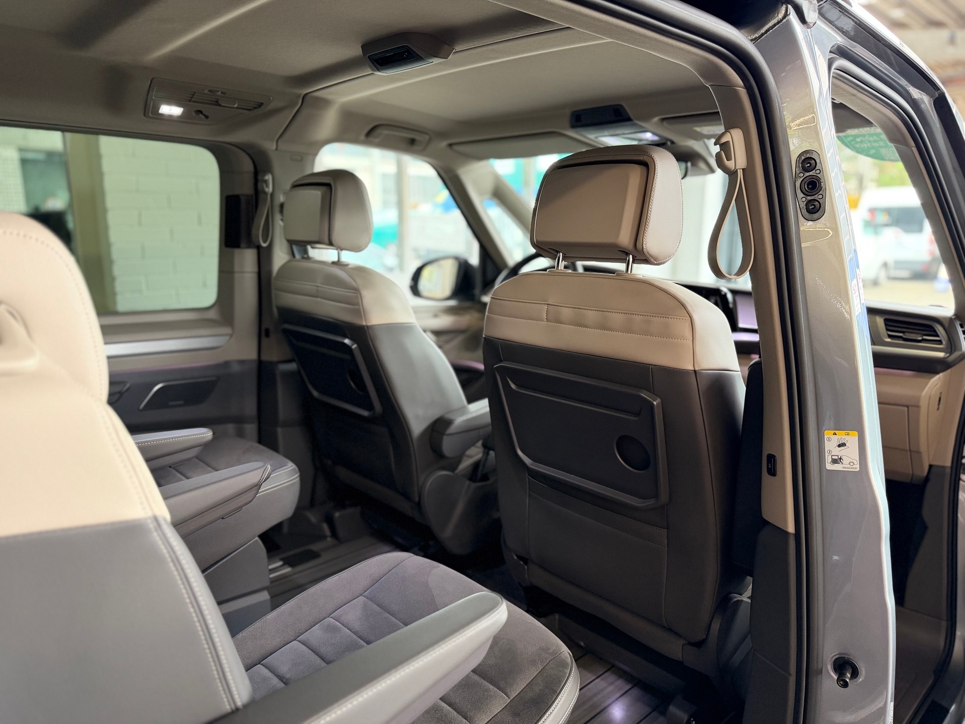 VW Multivan 2.0 TDI Life DSG Lang * BULLI EDITION * 7 SITZER LEDER / ALCANTARA * STANDHEIZUNG * HEAD UP *-image-14