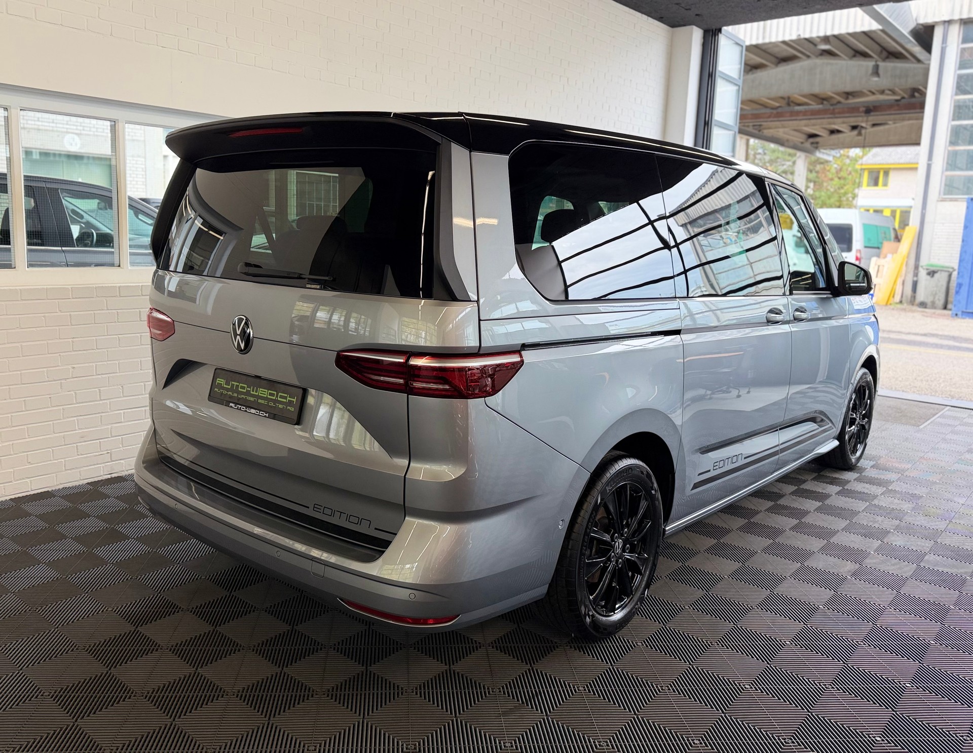 VW Multivan 2.0 TDI Life DSG Lang * BULLI EDITION * 7 SITZER LEDER / ALCANTARA * STANDHEIZUNG * HEAD UP *-showroom-element-3