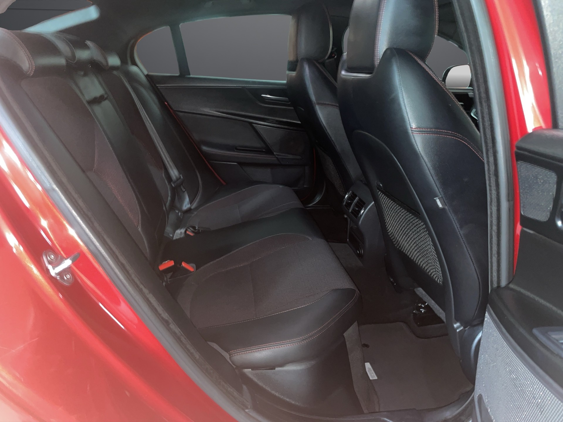 JAGUAR XE 20t 2.0 R-Sport Automatic-image-9