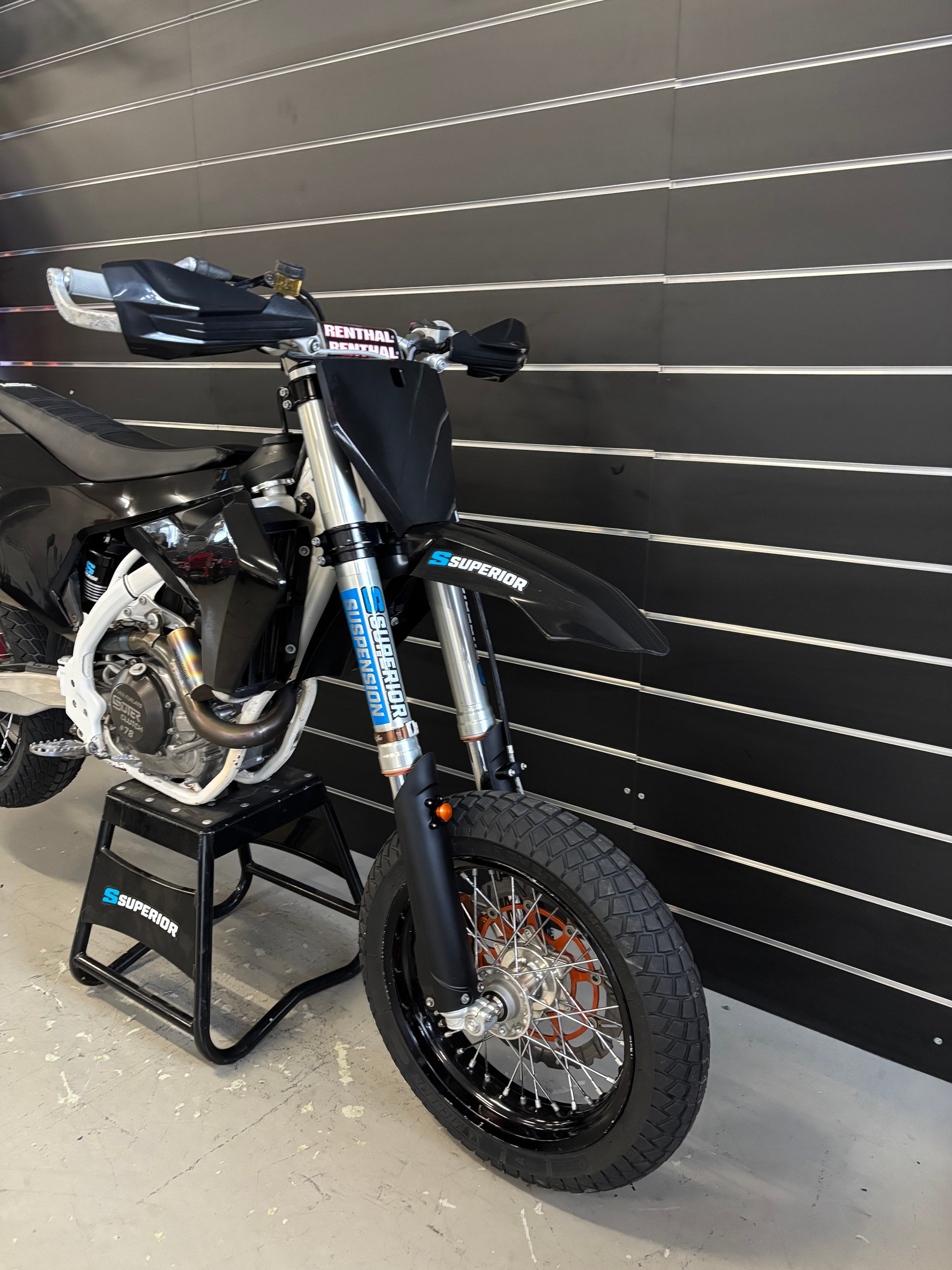 HUSQVARNA FC 450 Supermoto 2018-image-2